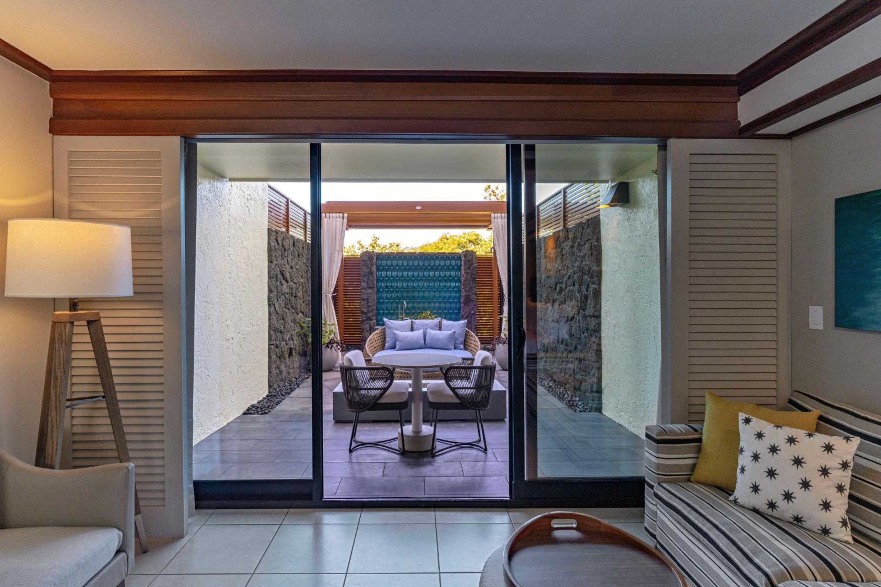 Garden Oasis Room with King Or Queen Bed thumbnail 6