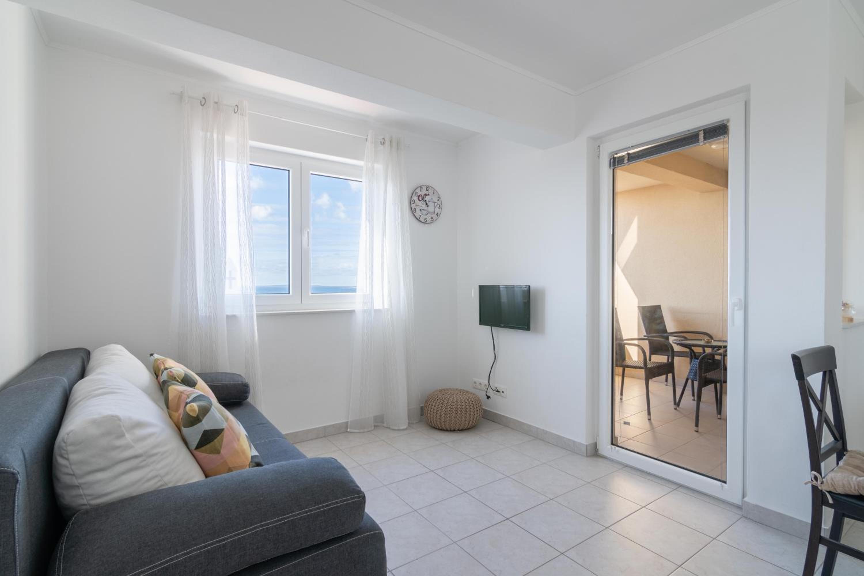 One-Bedroom Apartment with Terrace and Sea View photo 1