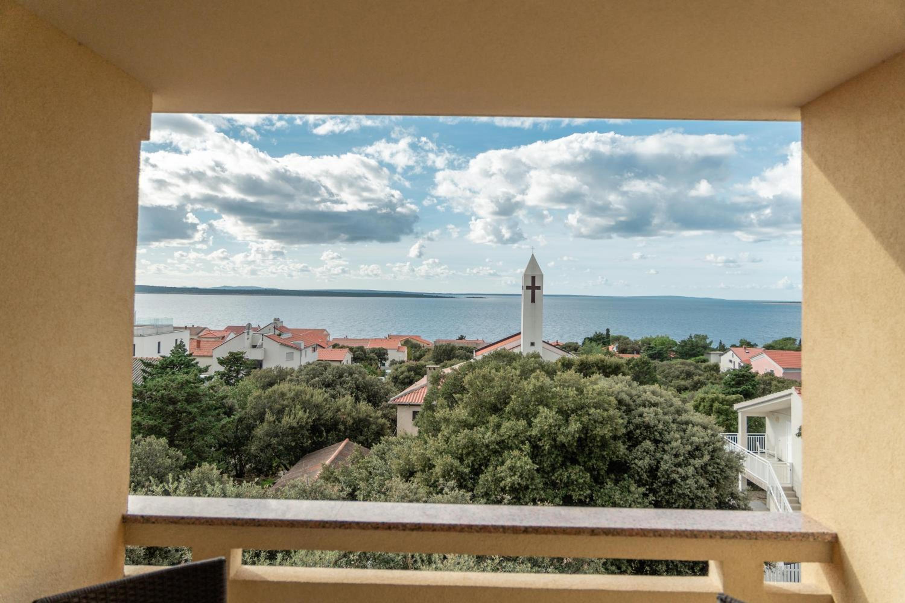 One-Bedroom Apartment with Terrace and Sea View photo 3