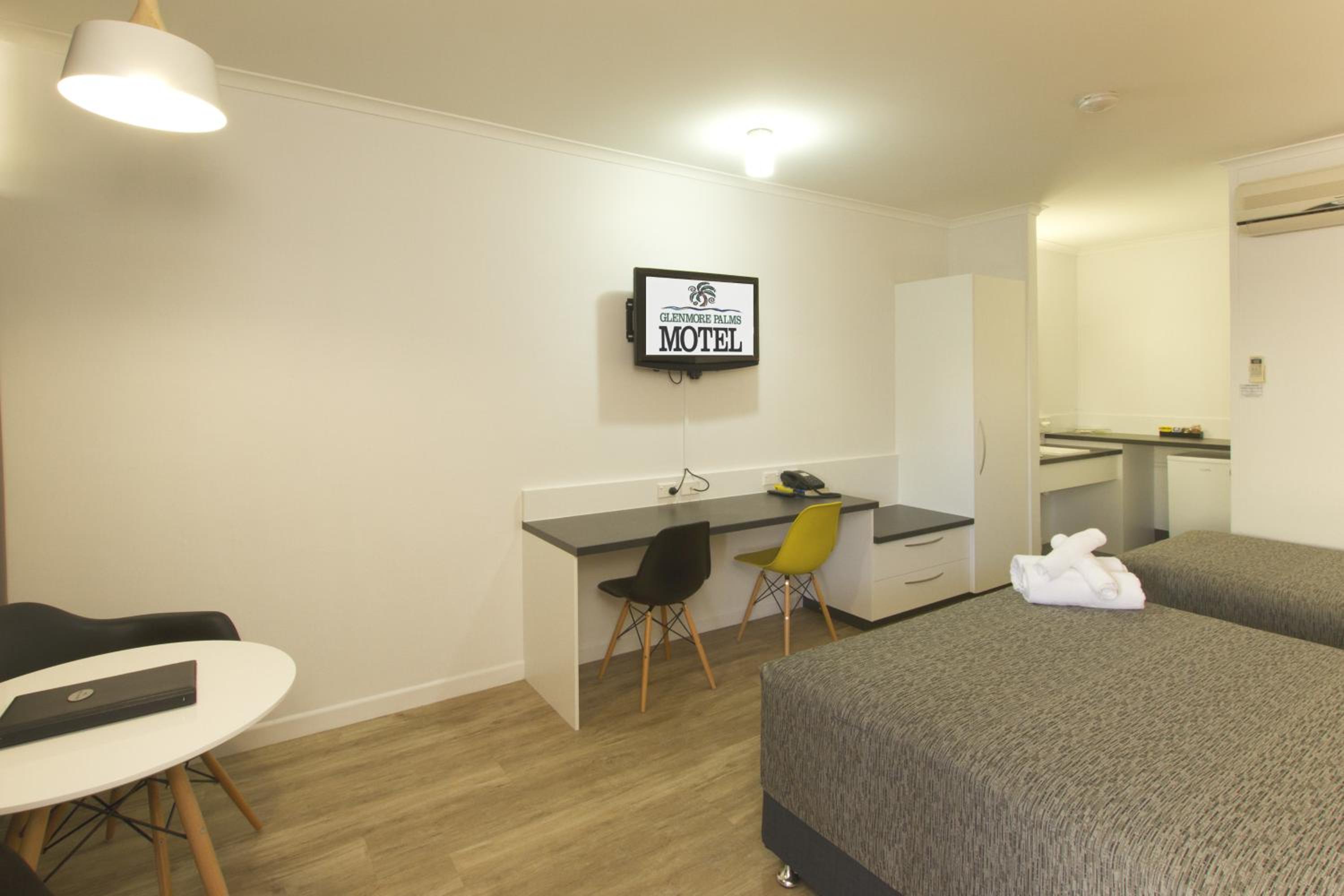 Queen Room photo 2