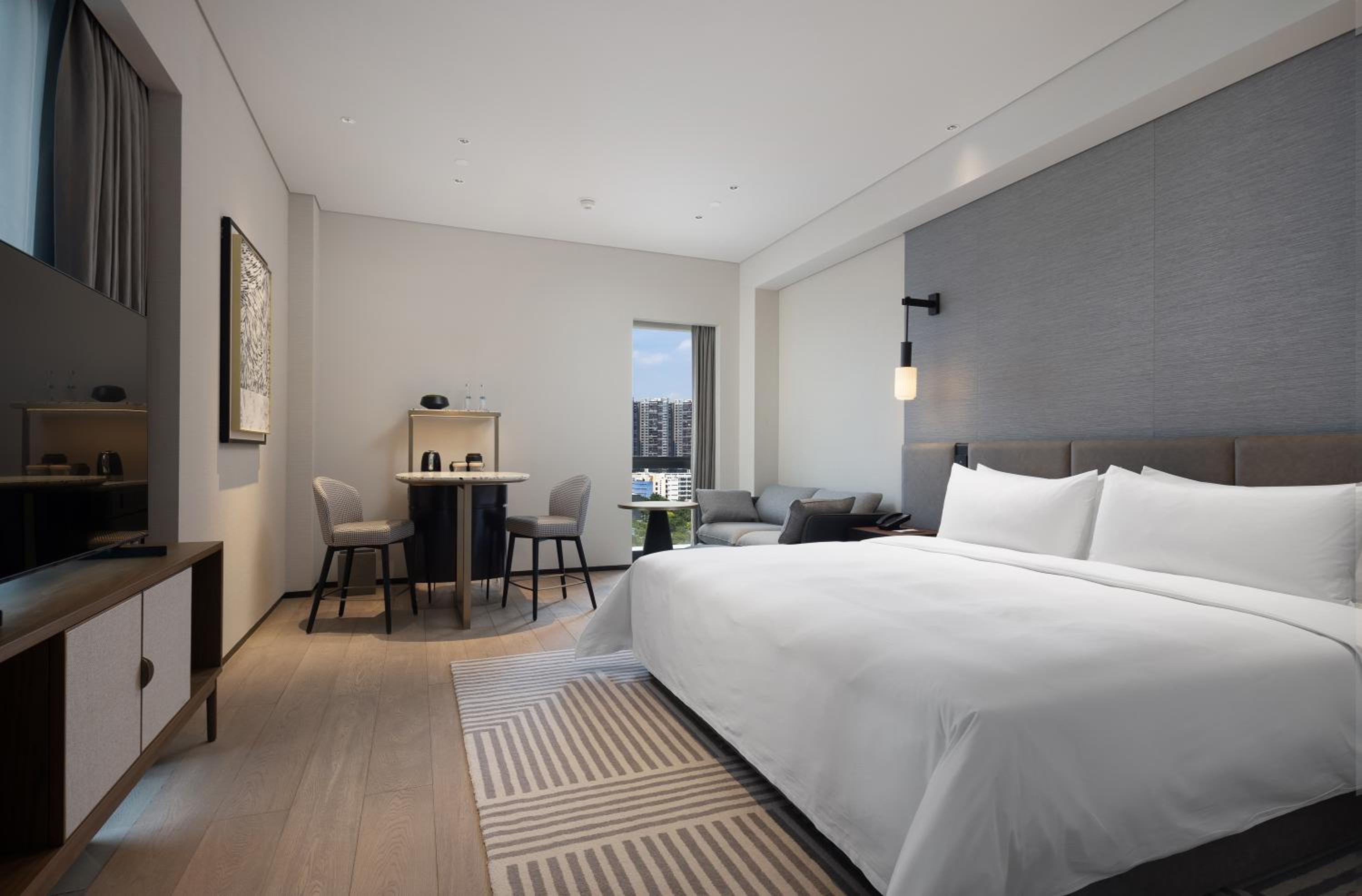 Deluxe Courtyard King Room photo 3
