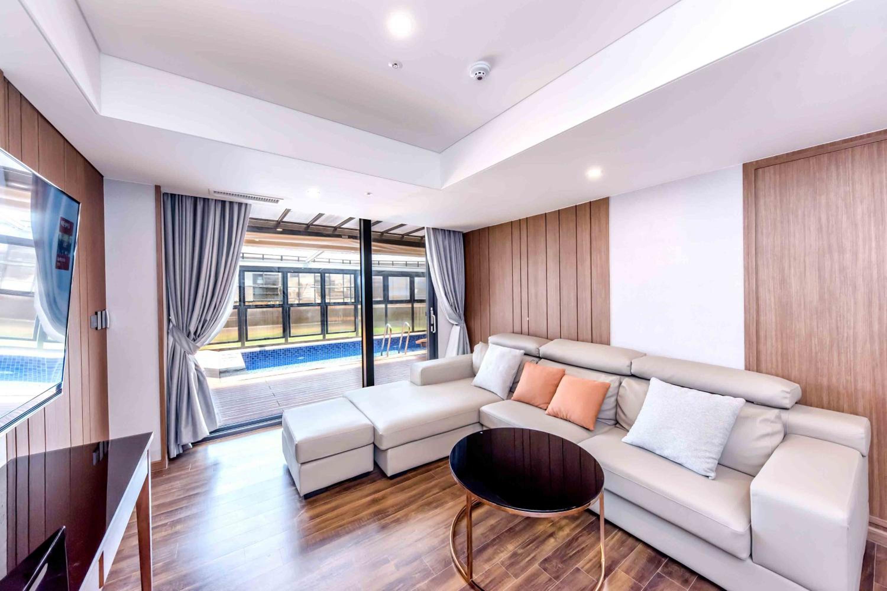 Oceano Ocean Pool Villa