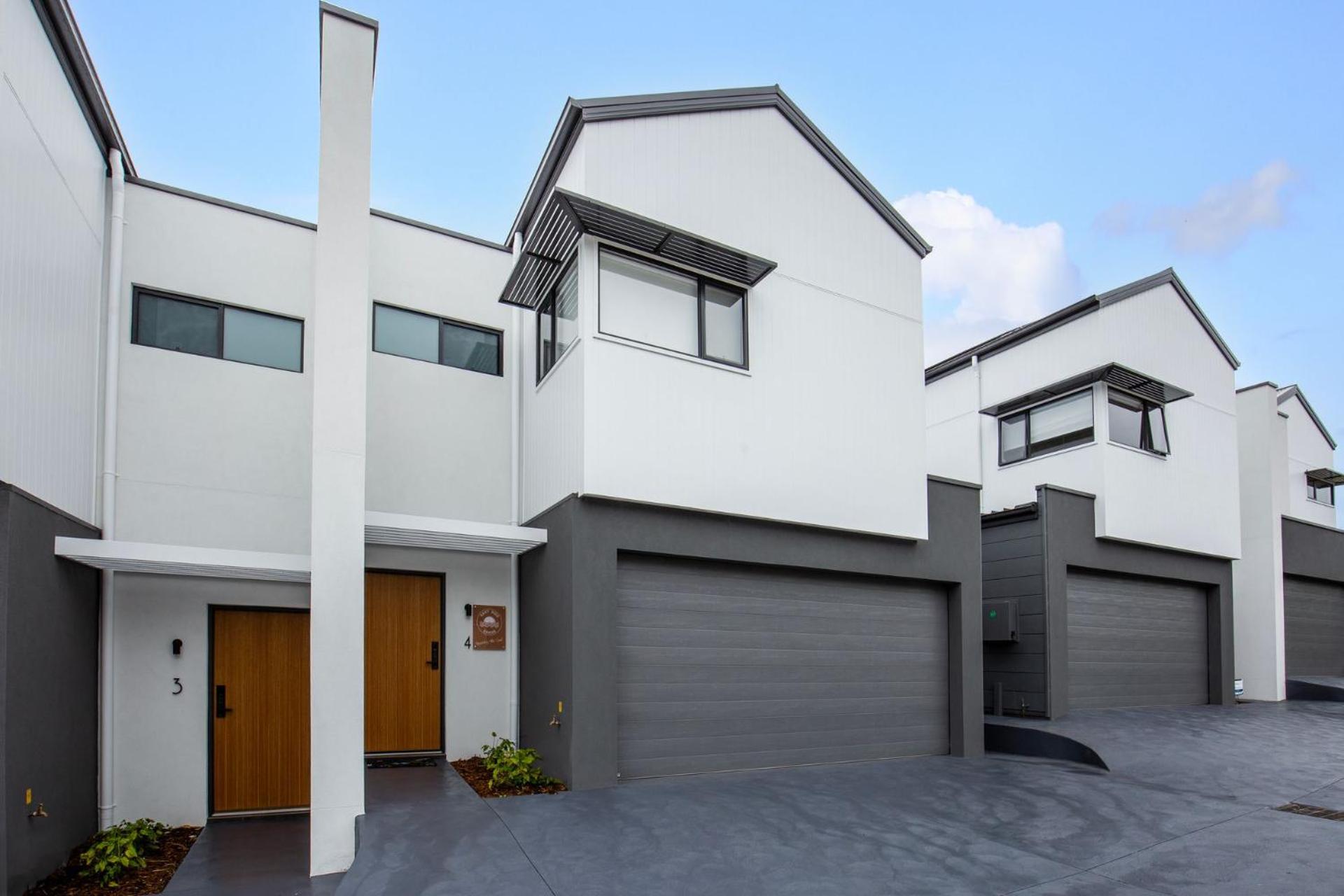 Three-Bedroom House photo 3