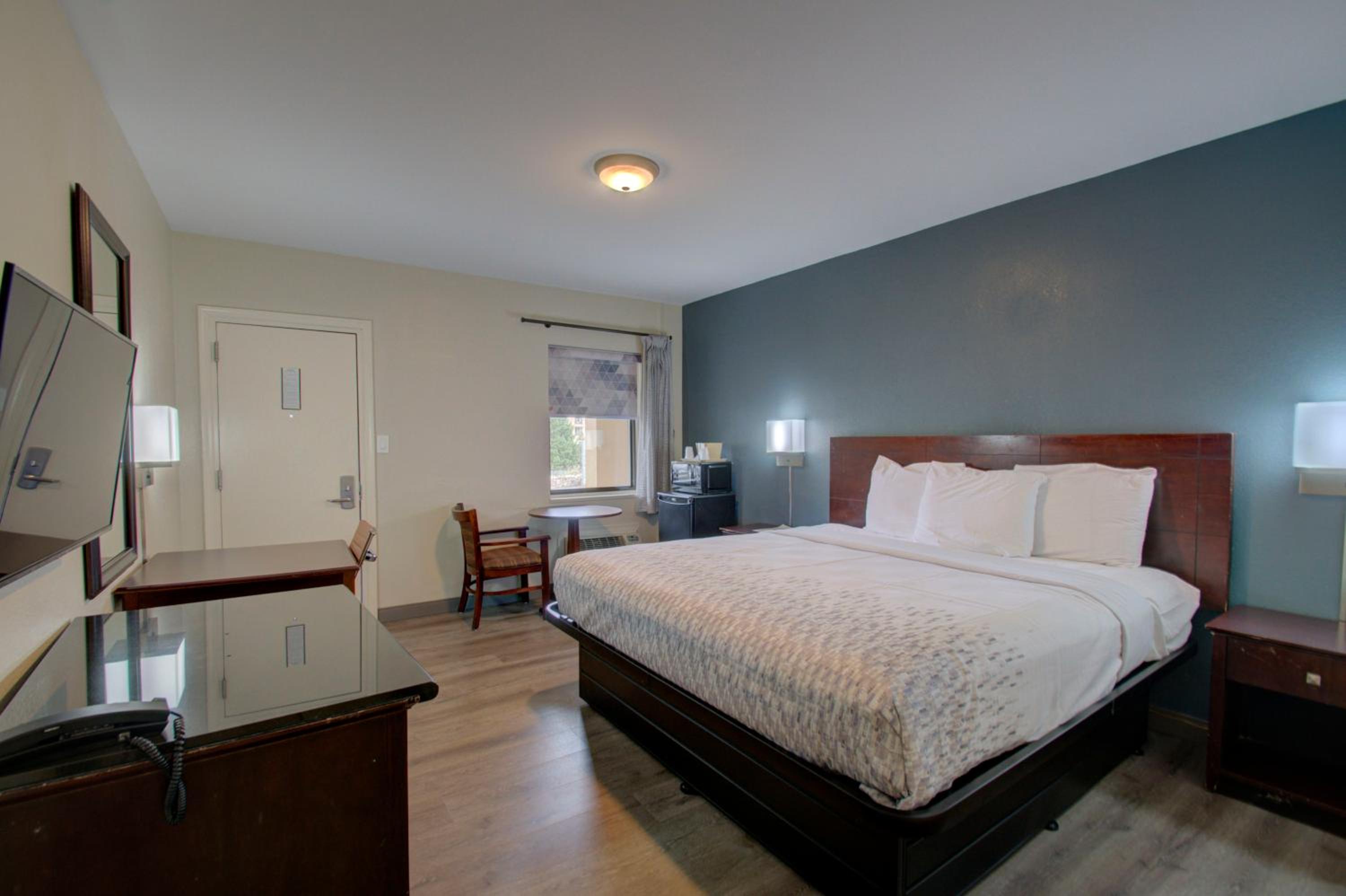 King Room - Non-Smoking photo 1