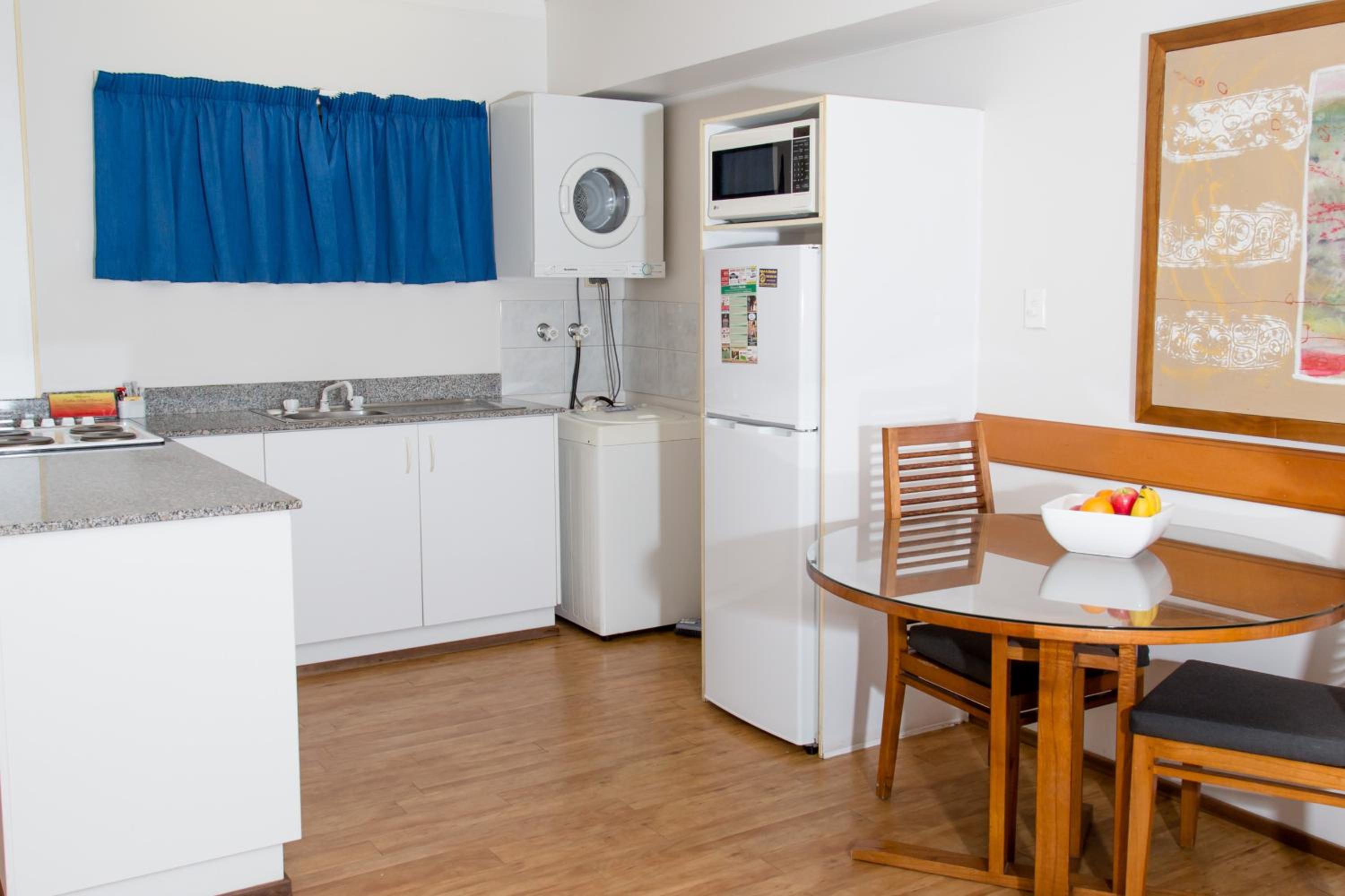 Standard One Bedroom Apartment Water View includes Free Parking & Wifi