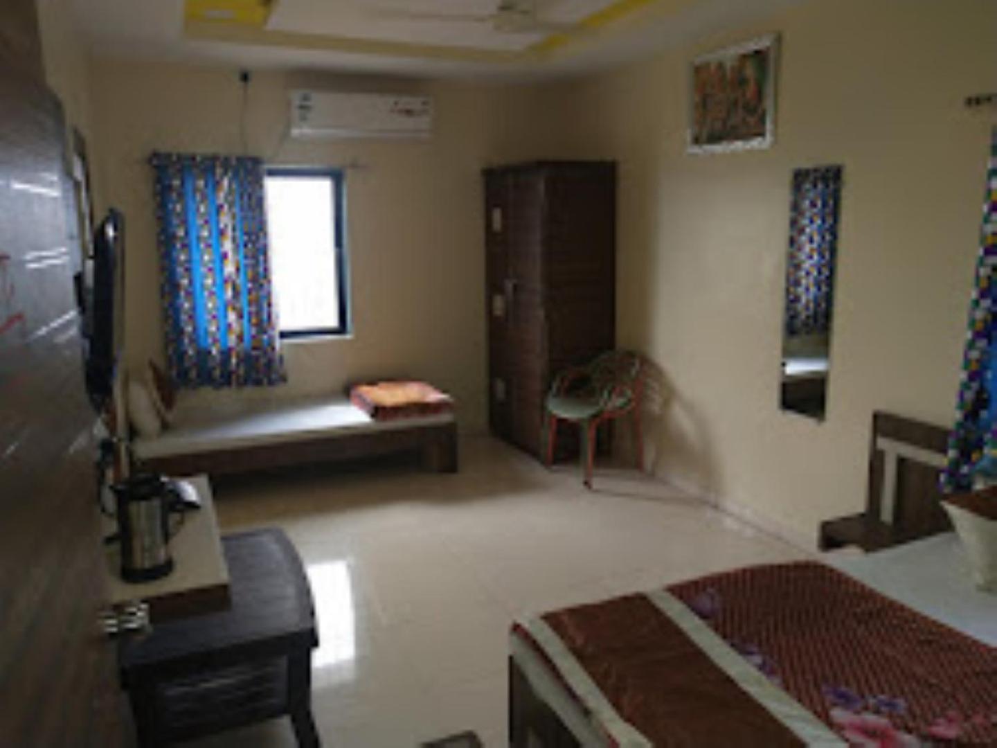 Standard King Room photo 1