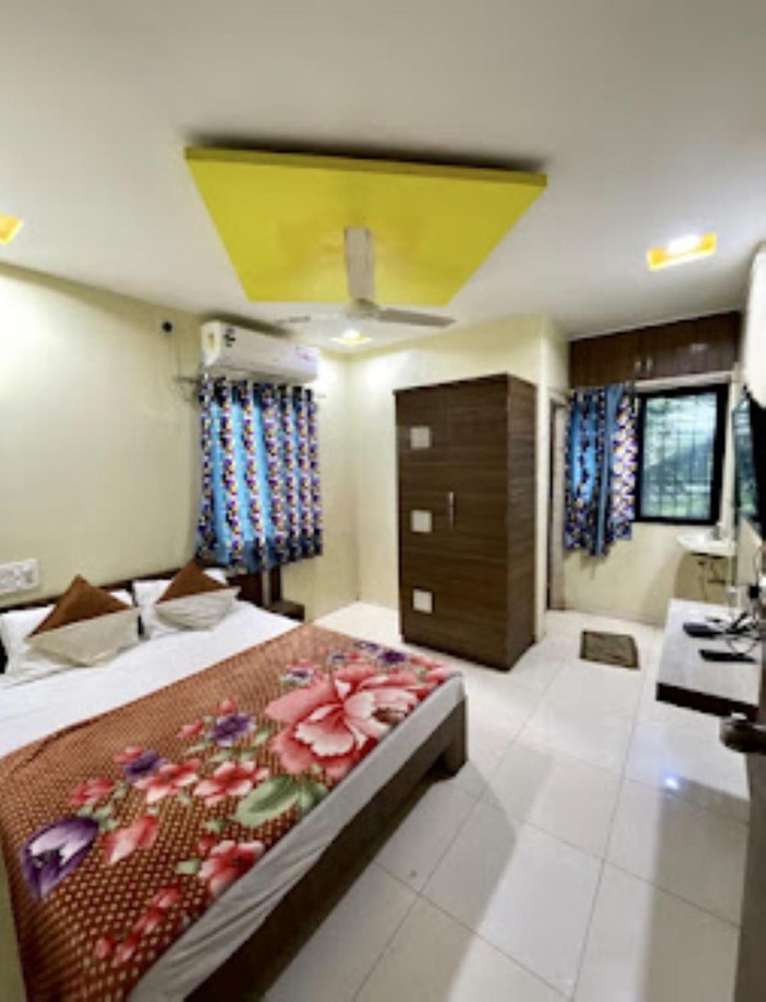 Standard King Room photo 2