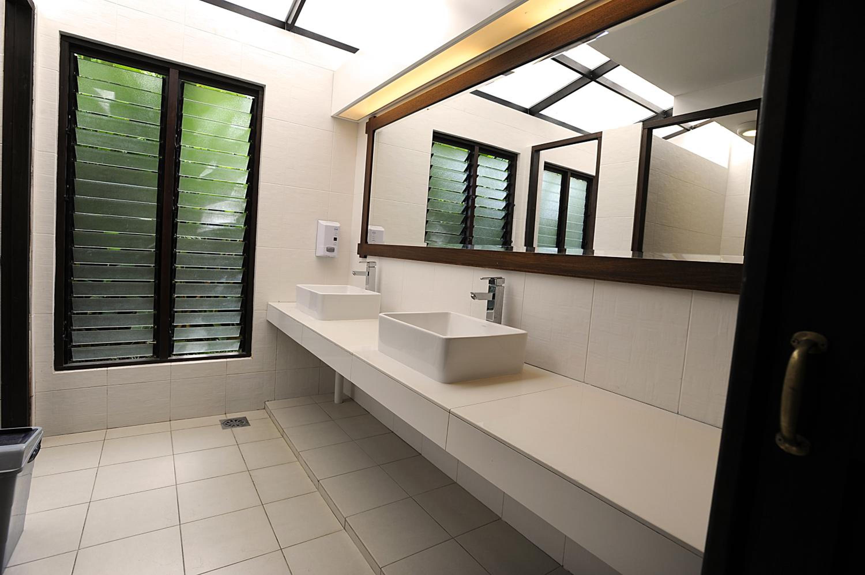 6-Bed Mixed Dormitory Room photo 2