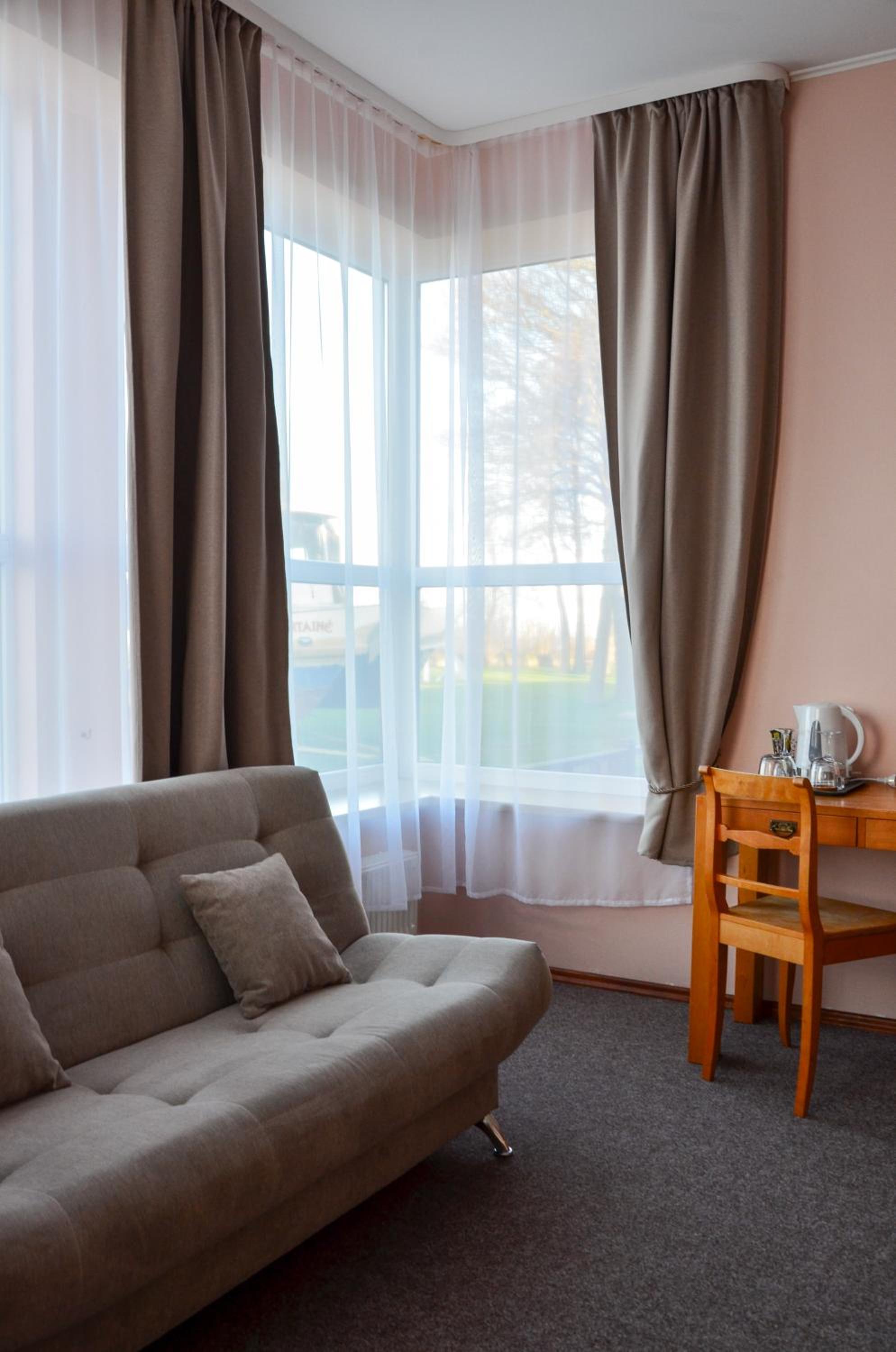 Suite - Photo 1