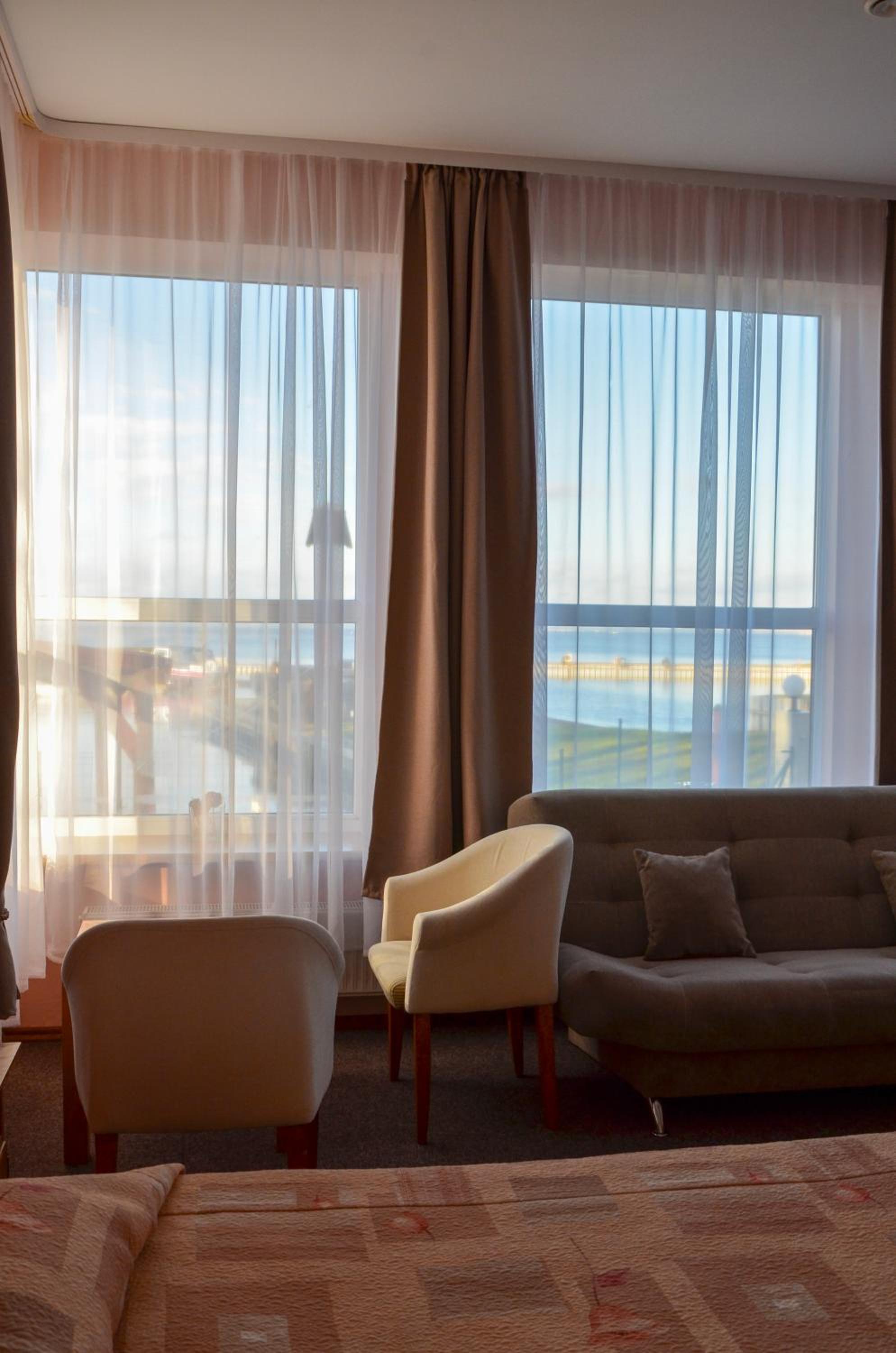 Suite - Photo 11