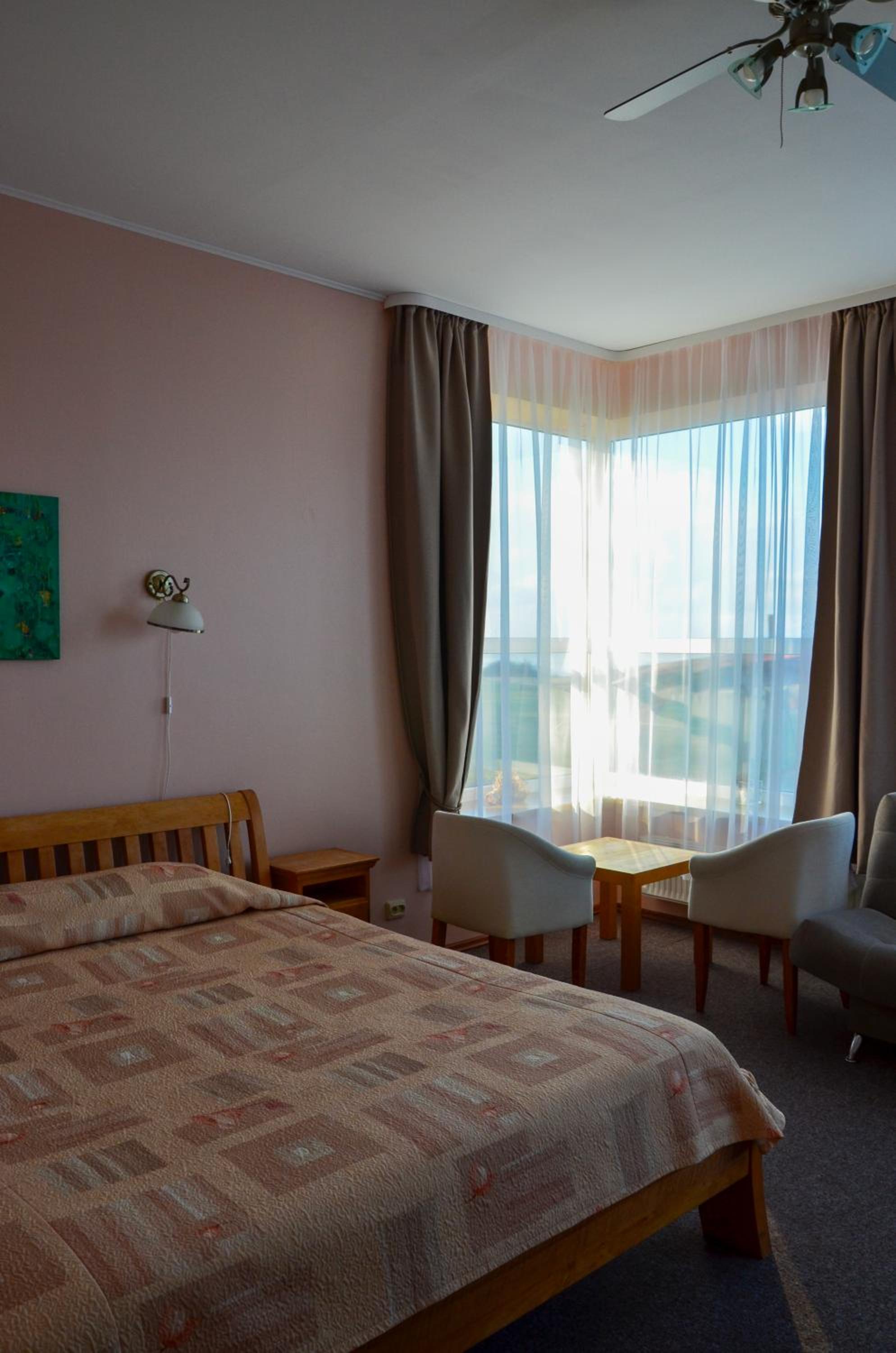Suite - Photo 13