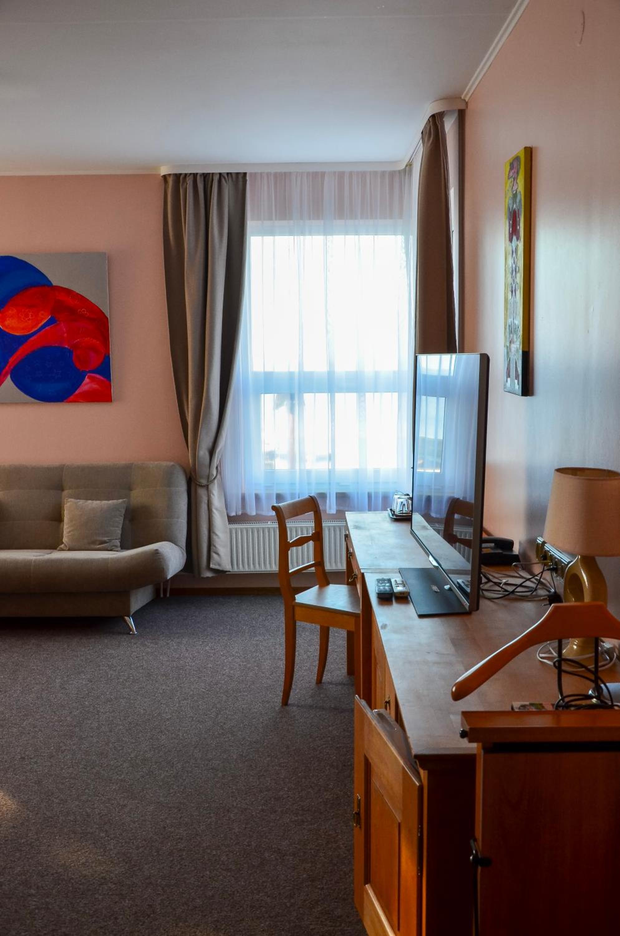 Suite - Photo 5