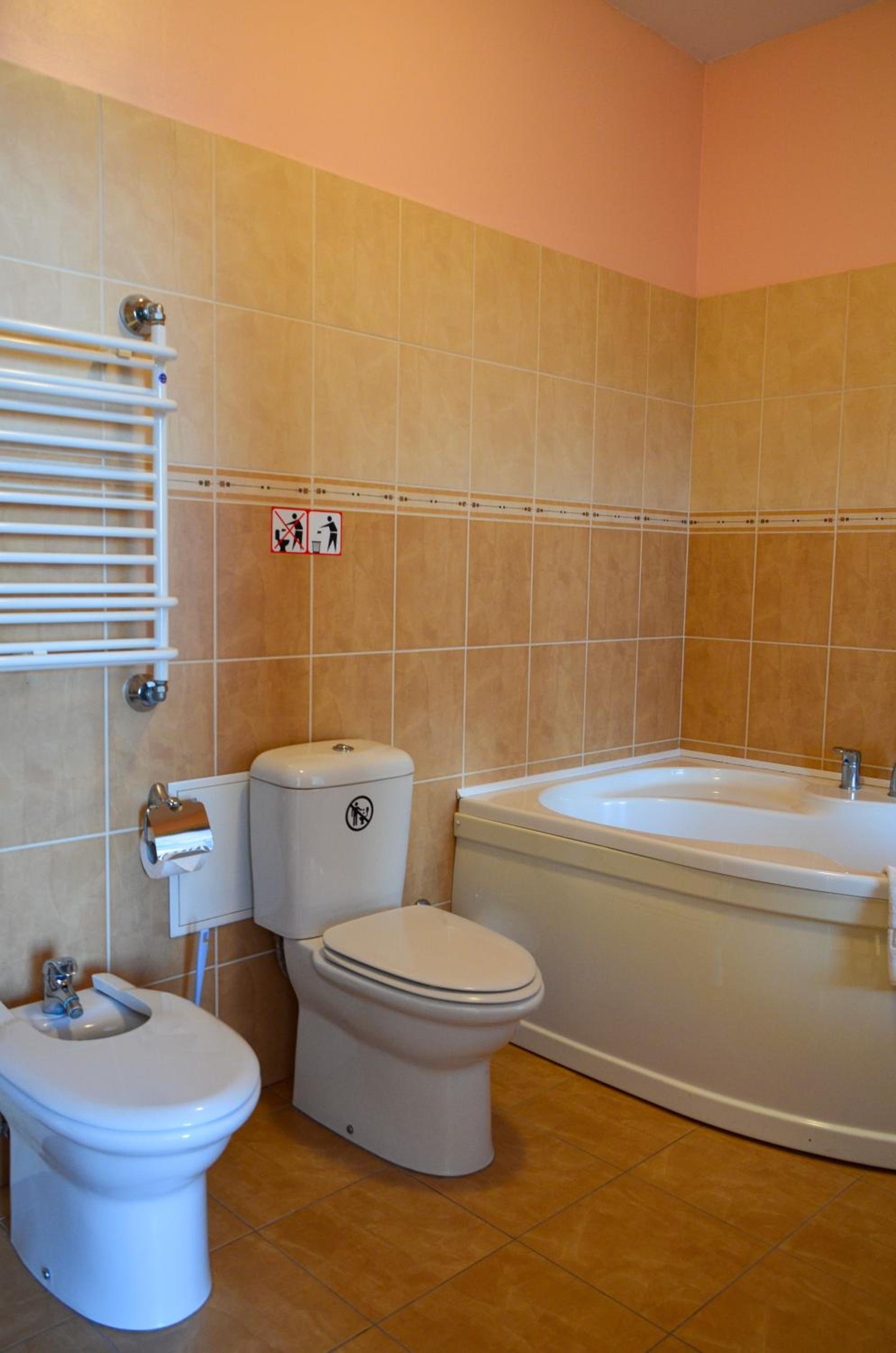 Suite - Photo 16