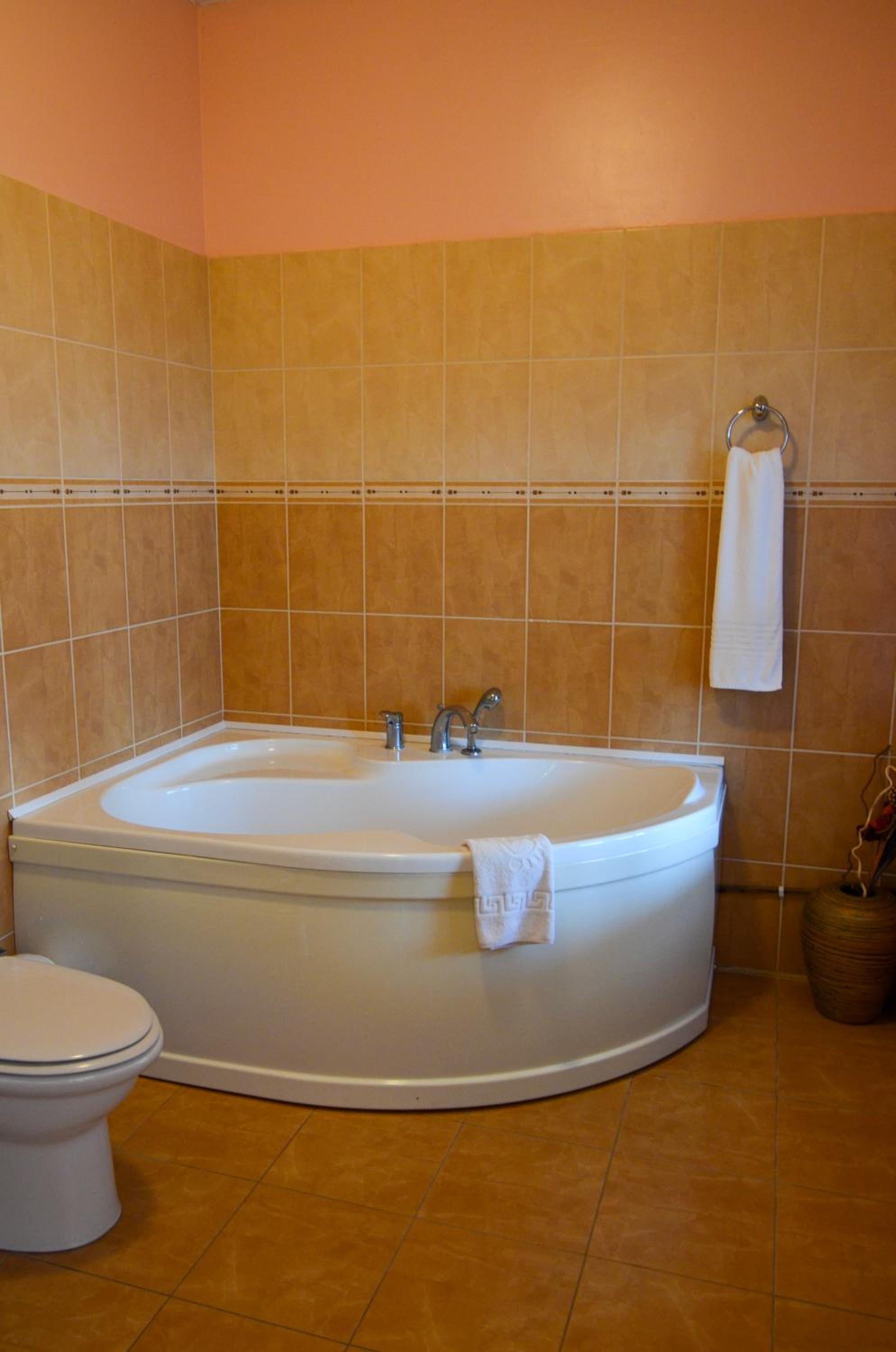 Suite - Photo 15
