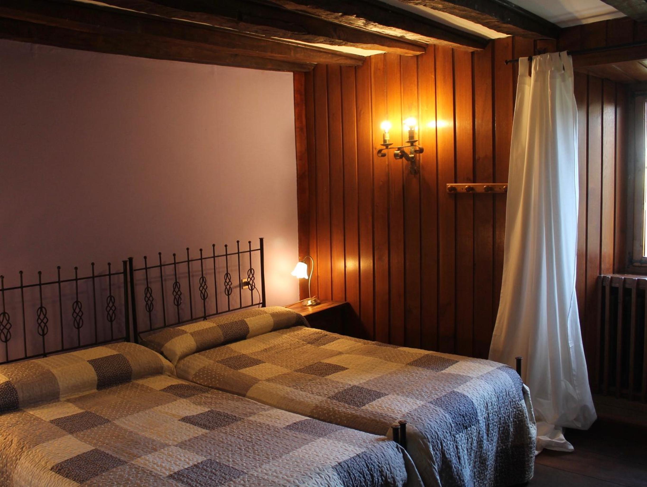 Double or Twin Room with Shared Bathroom photo 2