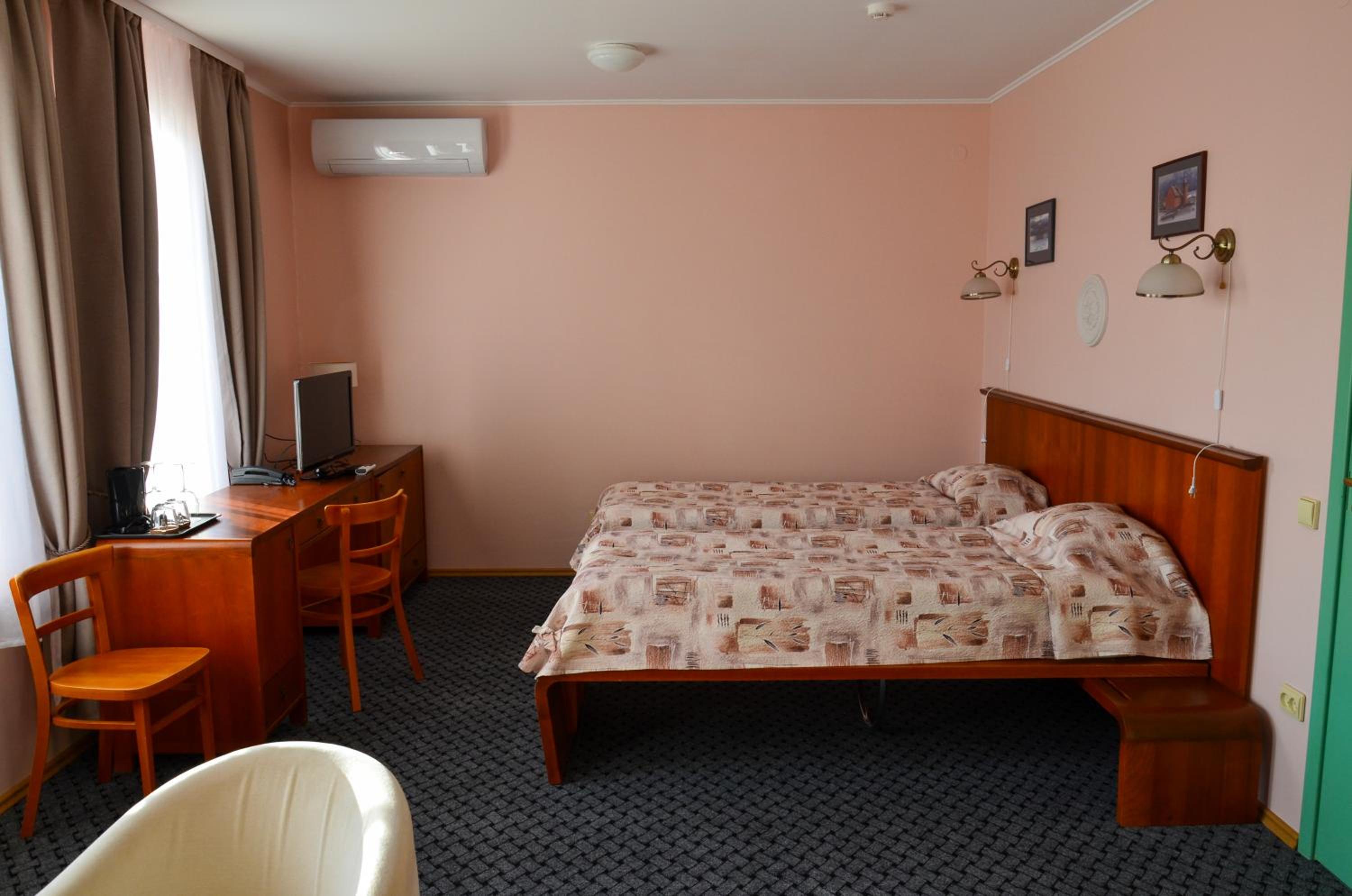 One-Bedroom Apartment - Photo 12
