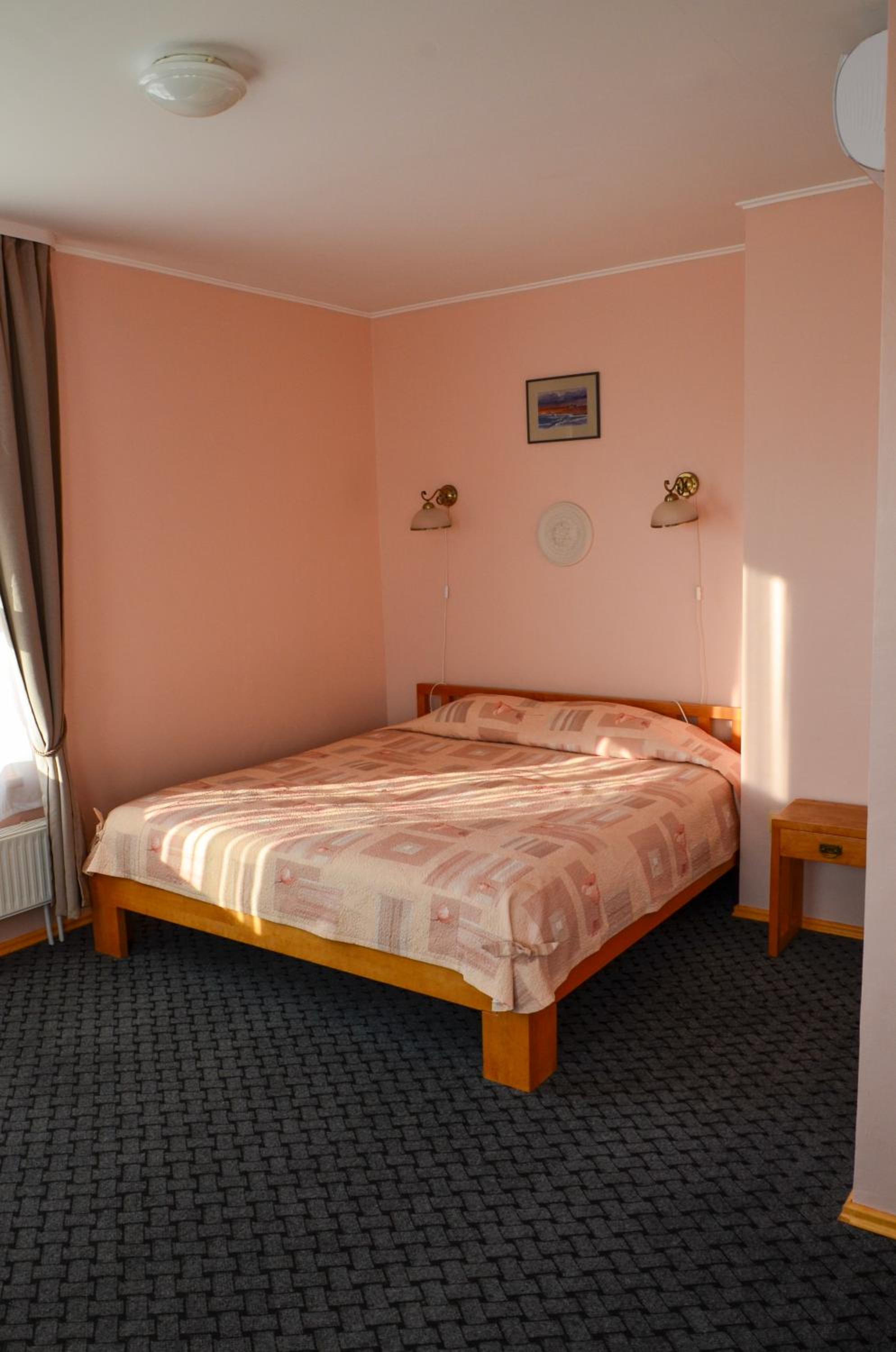 One-Bedroom Apartment - Photo 11