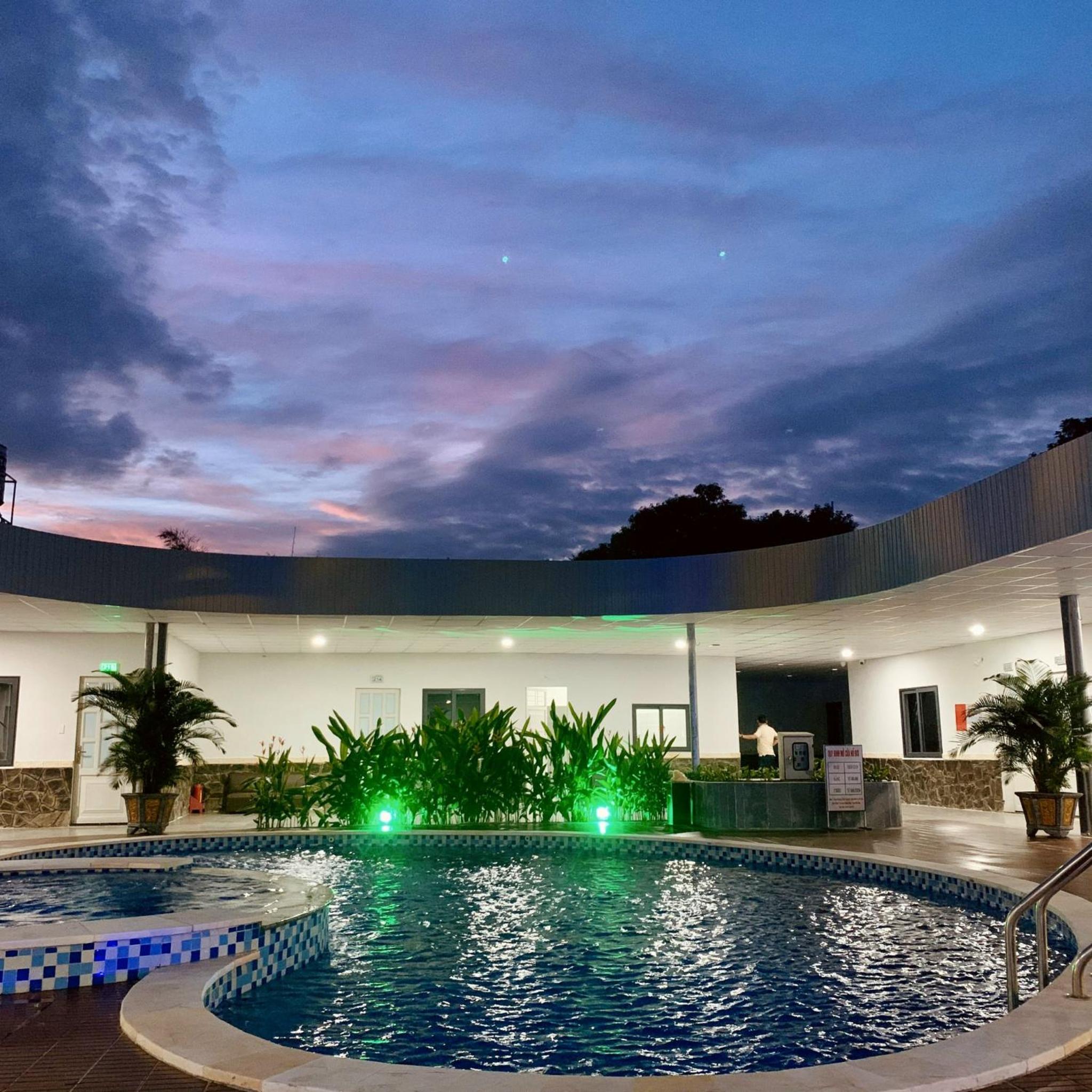 King Room with Pool View photo 2