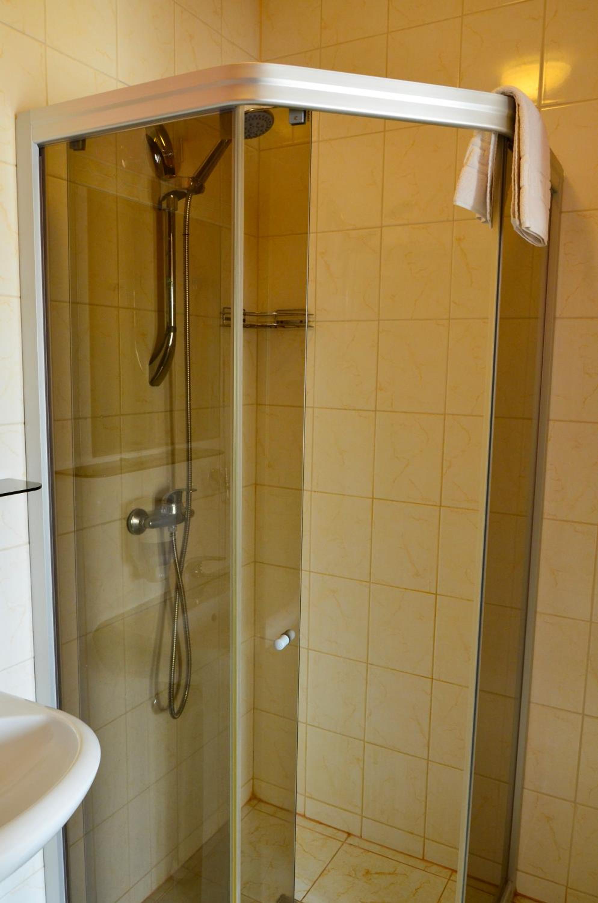 One-Bedroom Apartment - Photo 6
