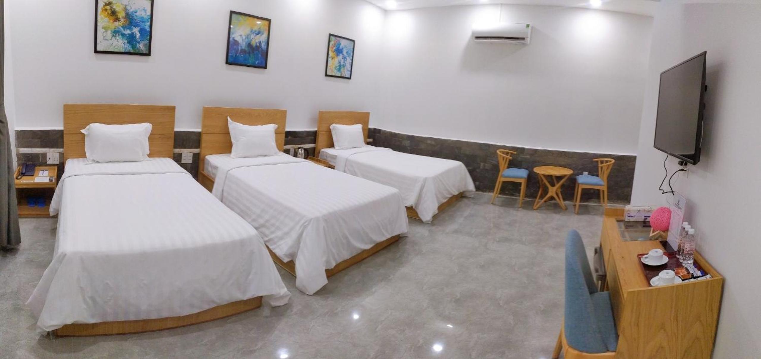 Triple Room with Pool View photo 2