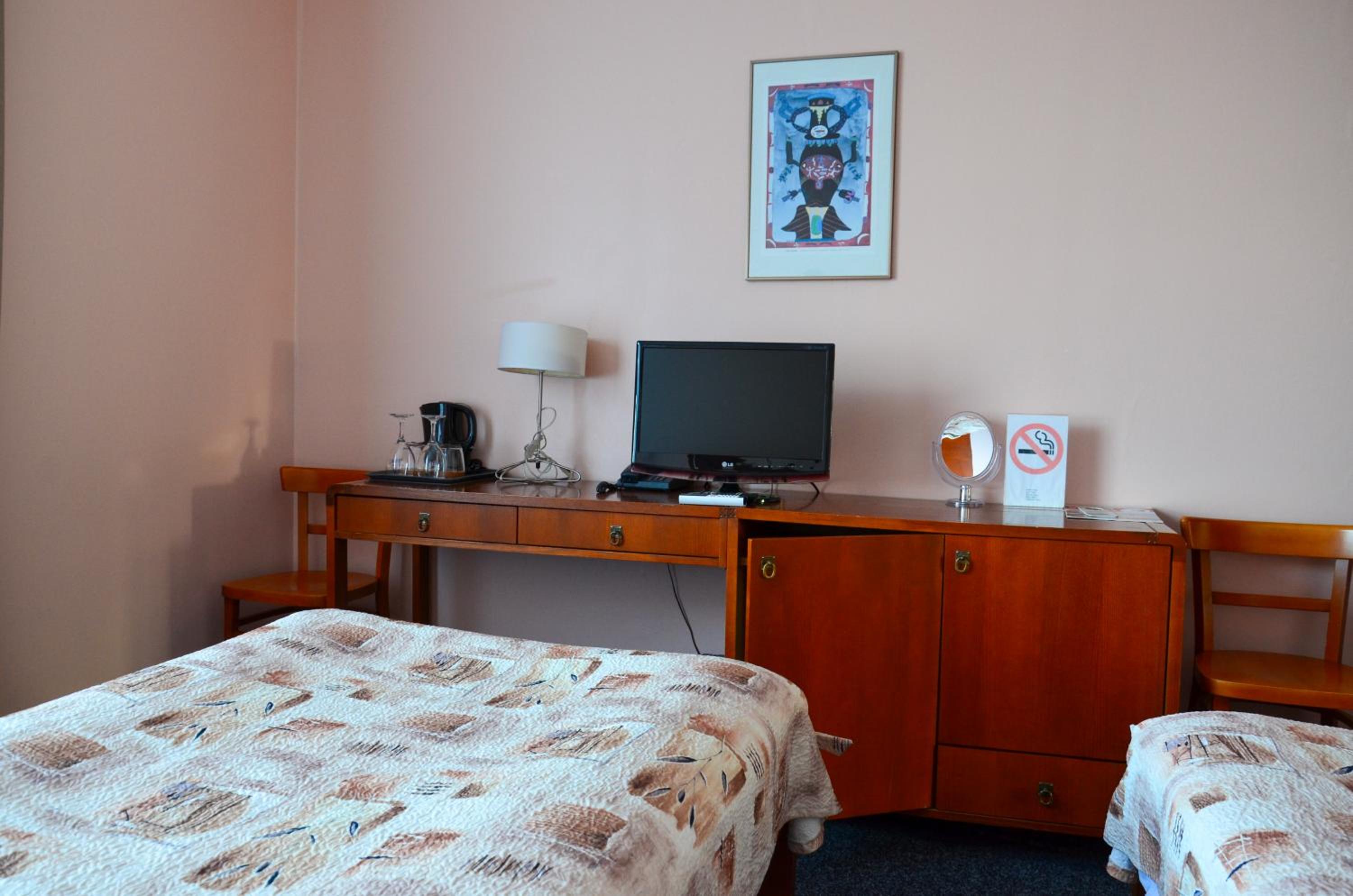 Standard Double Room - Photo 11