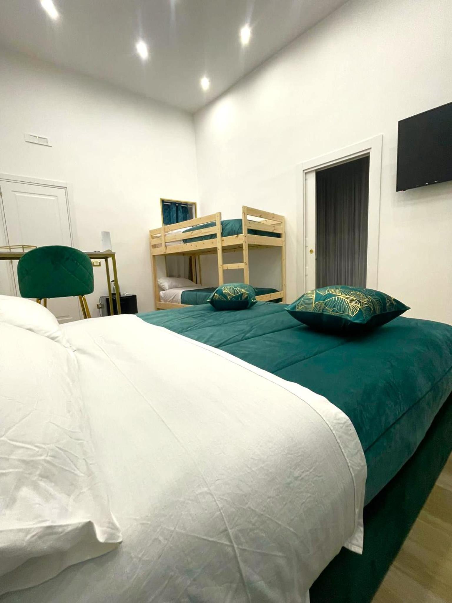 Quadruple Room with Private Bathroom