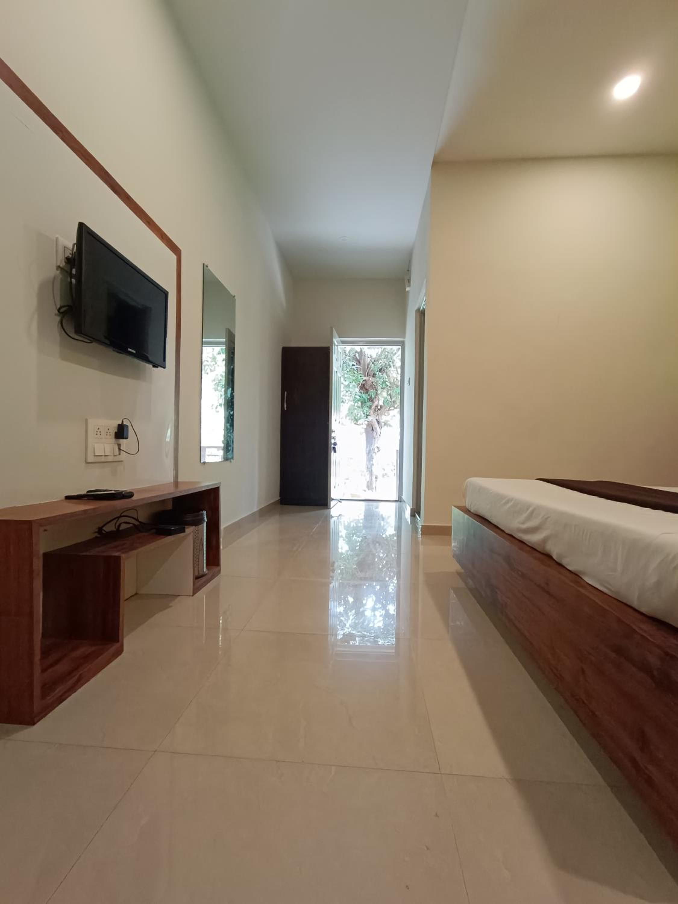 Deluxe Room - Photo 1
