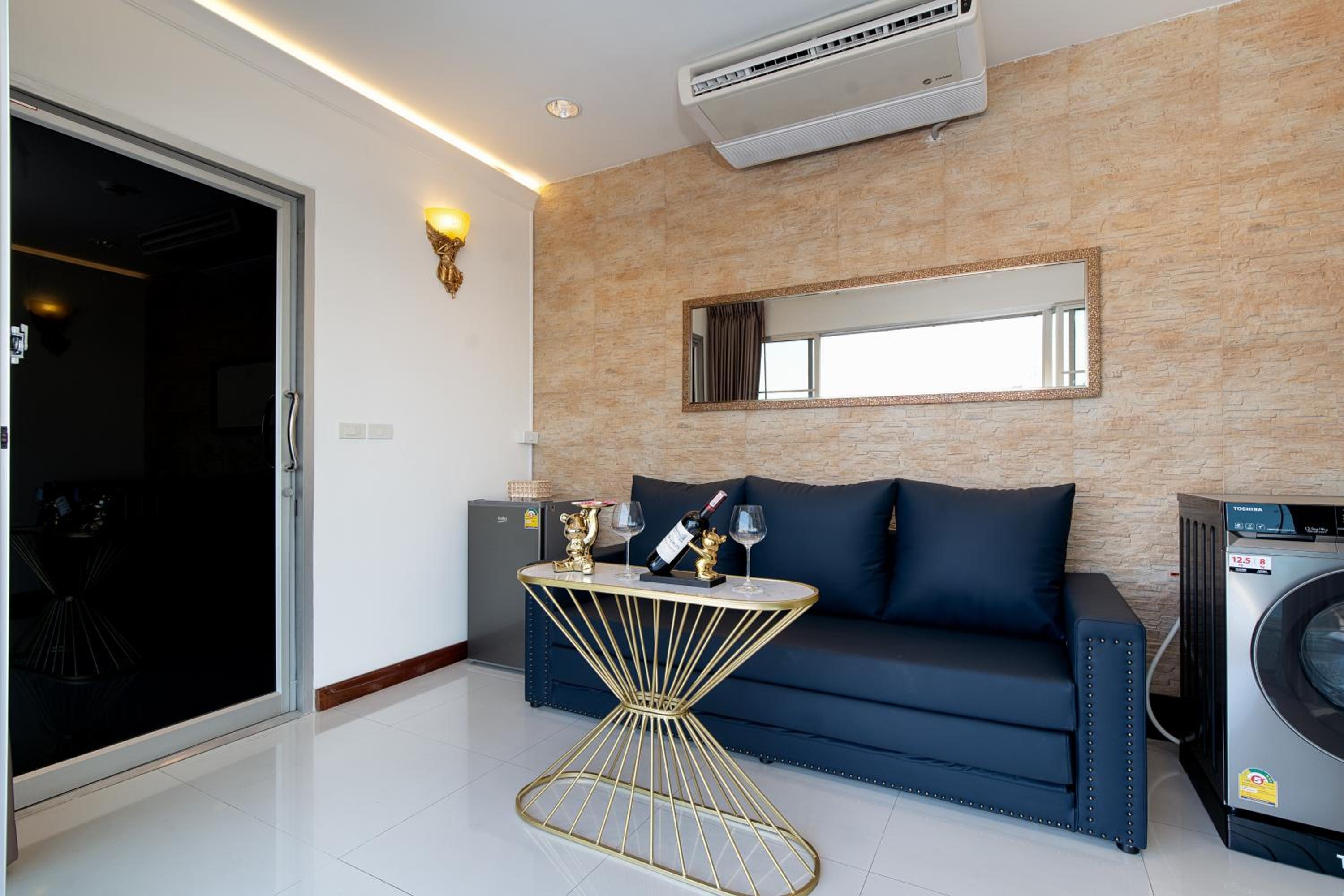 Penthouse Suite with Pool Access photo 2