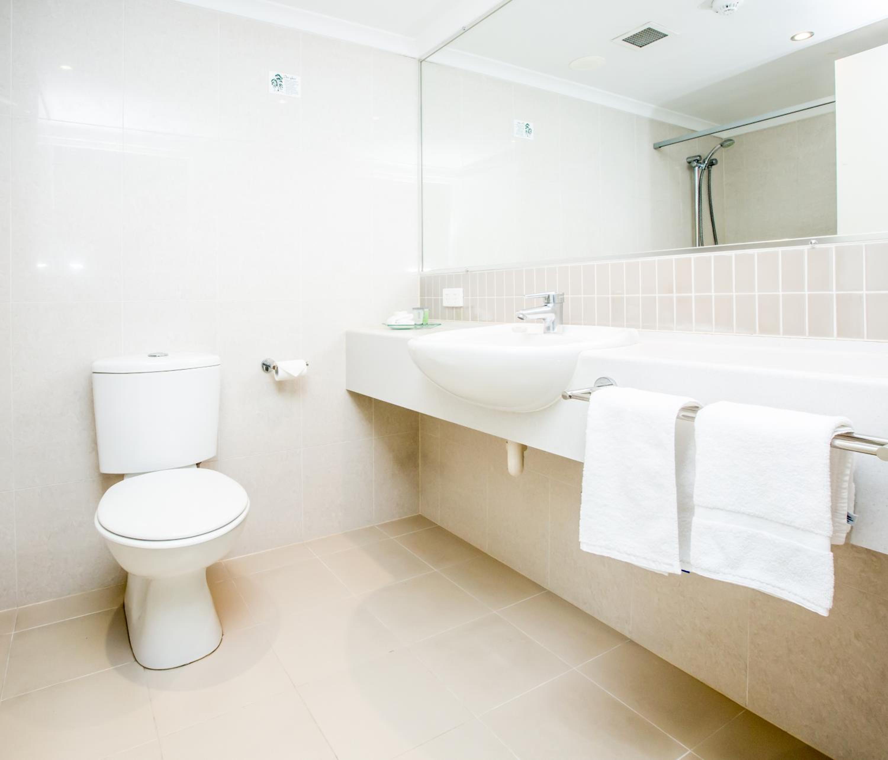 Standard King Room - Photo 4