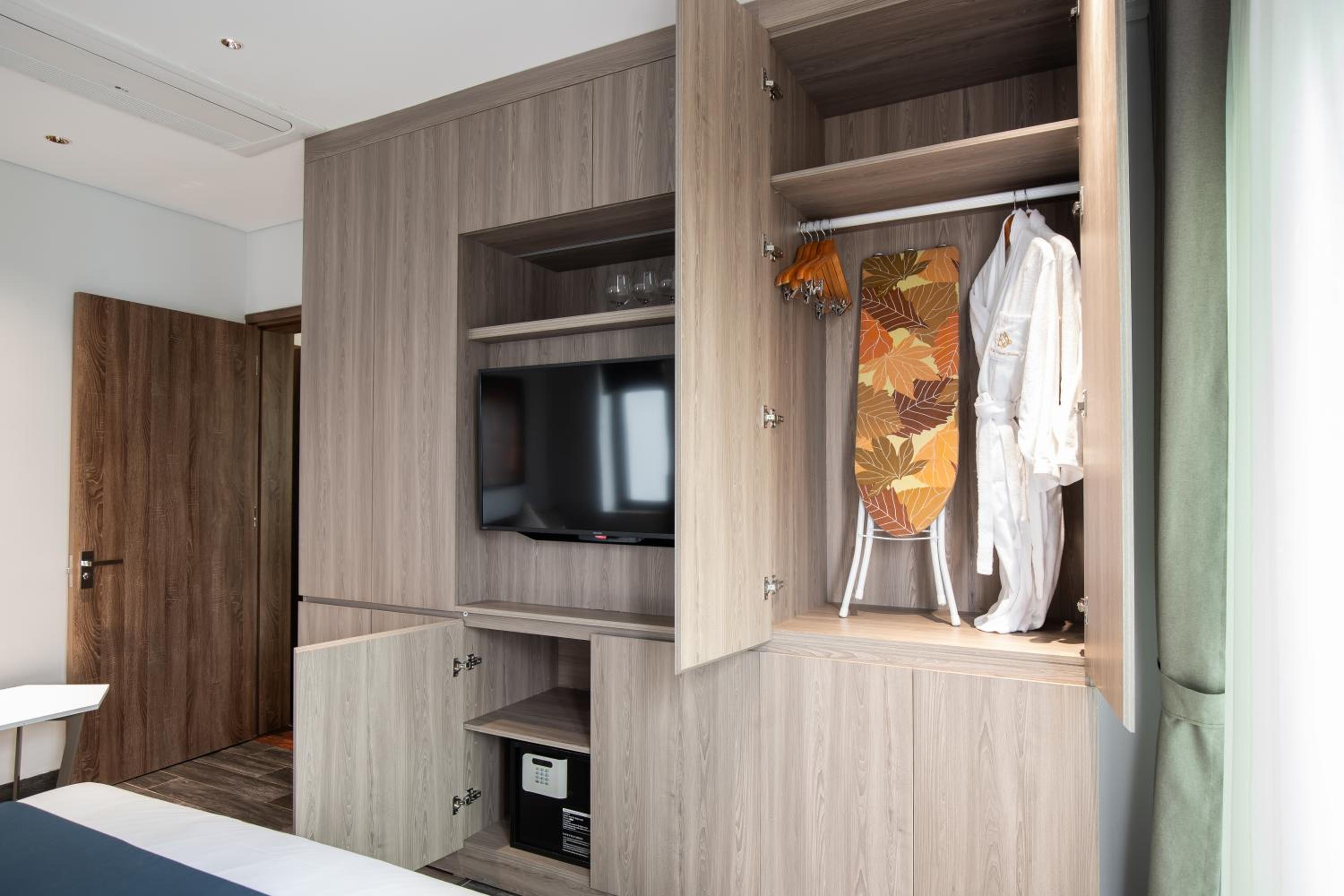 Two-Bedroom Suite - Photo 16