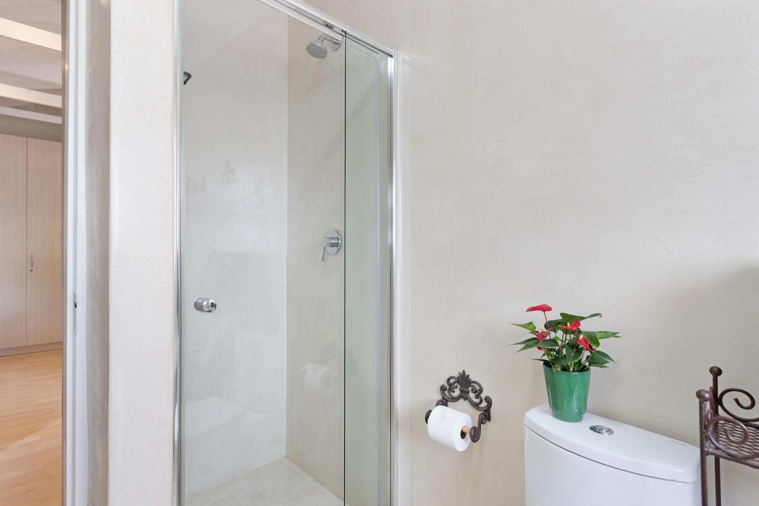 One-Bedroom Apartment with Balcony photo 2