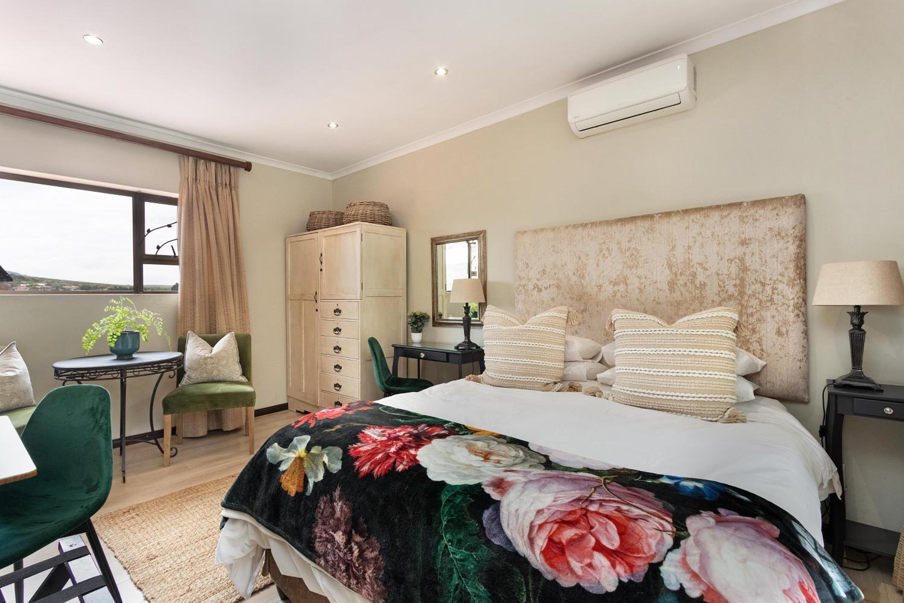 Studio Apartment with Balcony