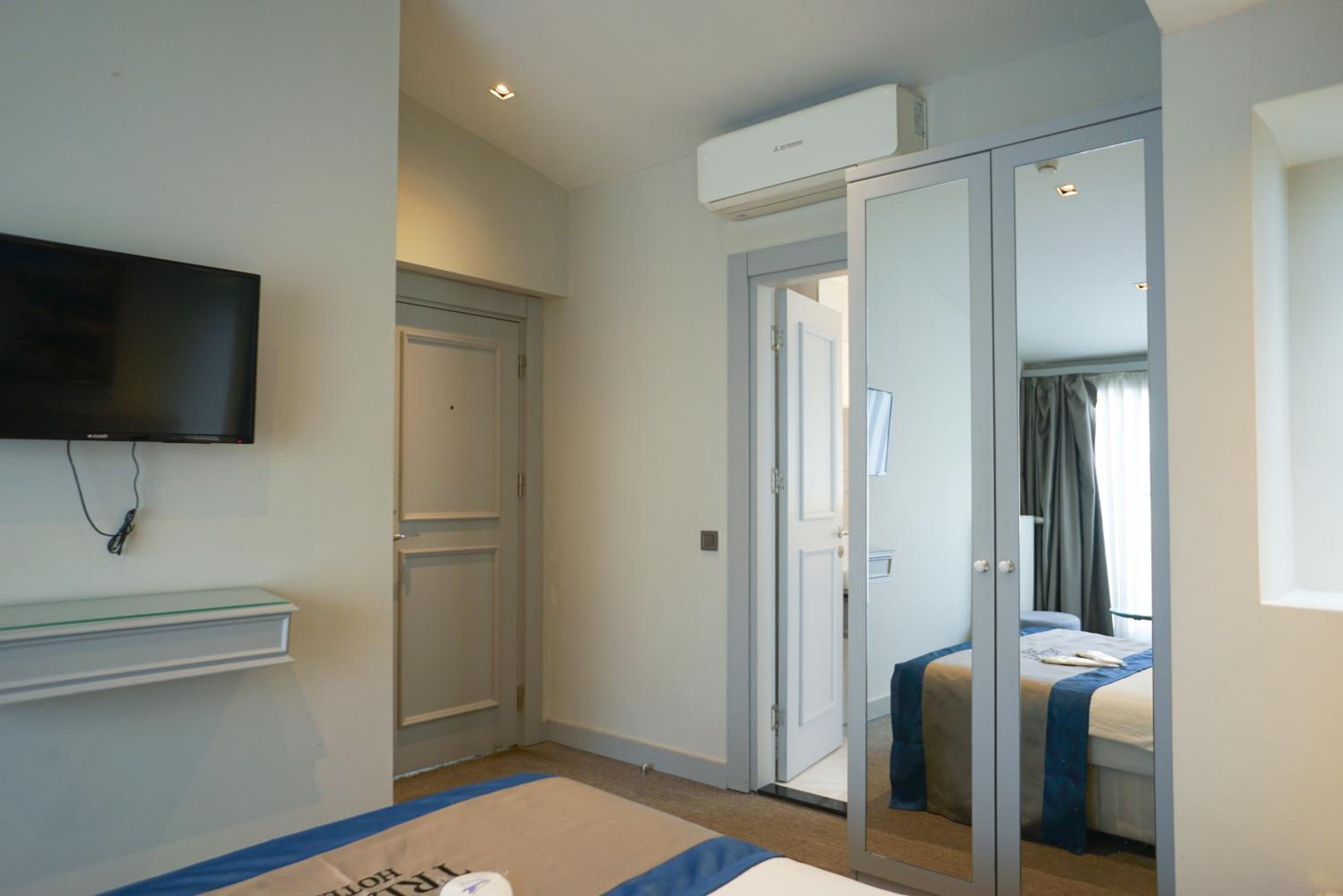 Superior Double Room with Balcony - Annex (No Elevator) photo 1