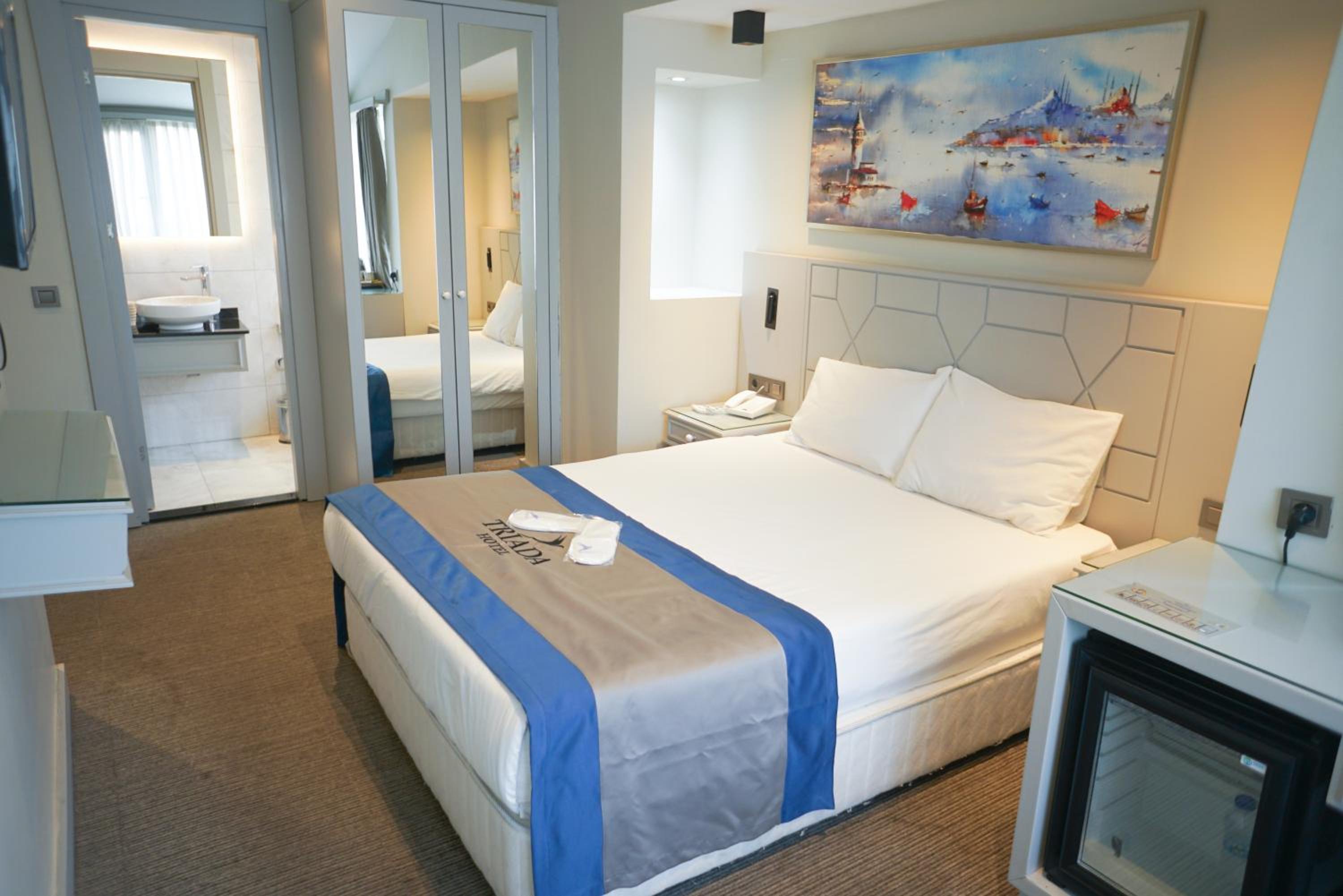 Superior Double Room with Balcony - Annex (No Elevator) photo 2