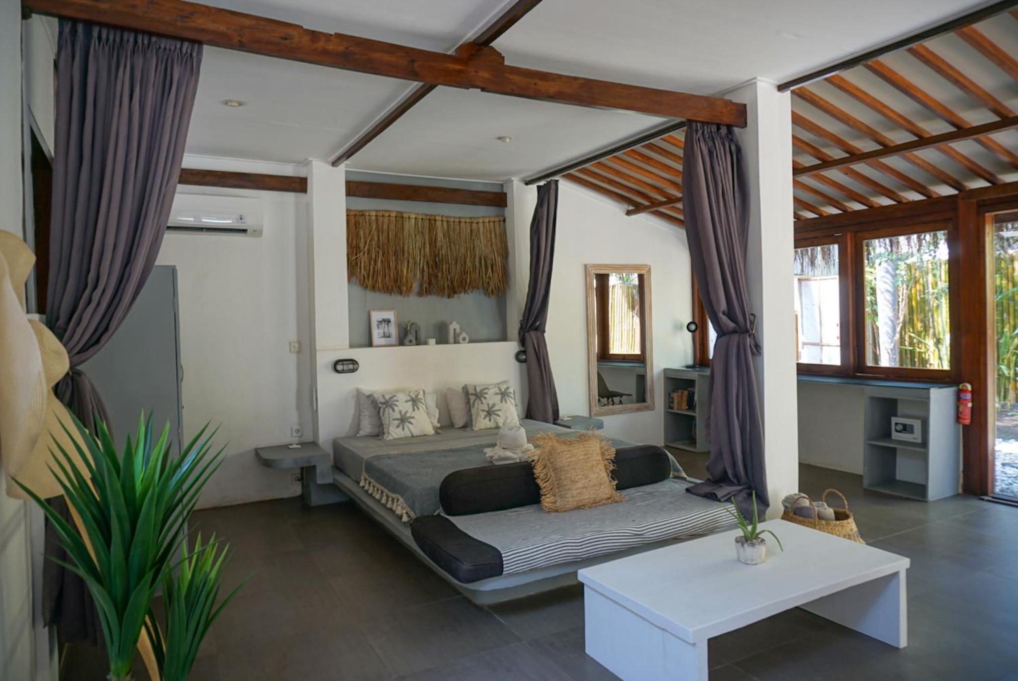 Villa with Private Pool - Photo 11