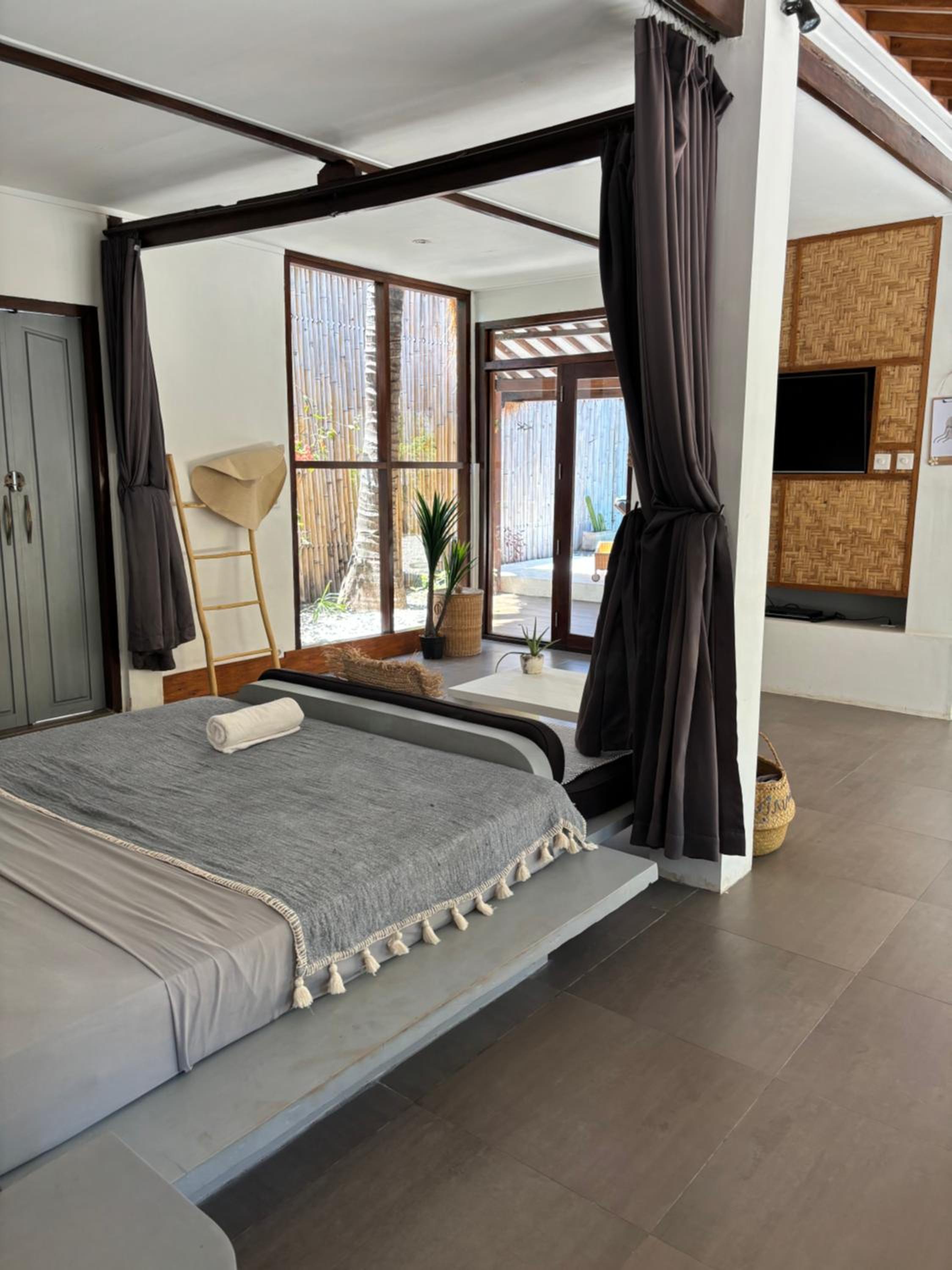 Villa with Private Pool - Photo 8