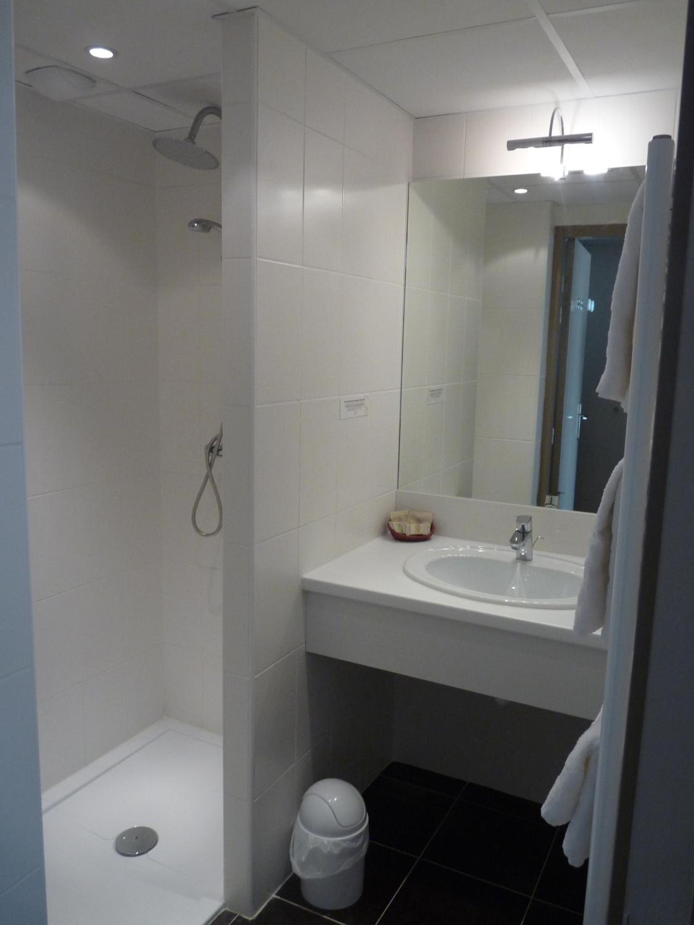 Twin Room - Photo 7