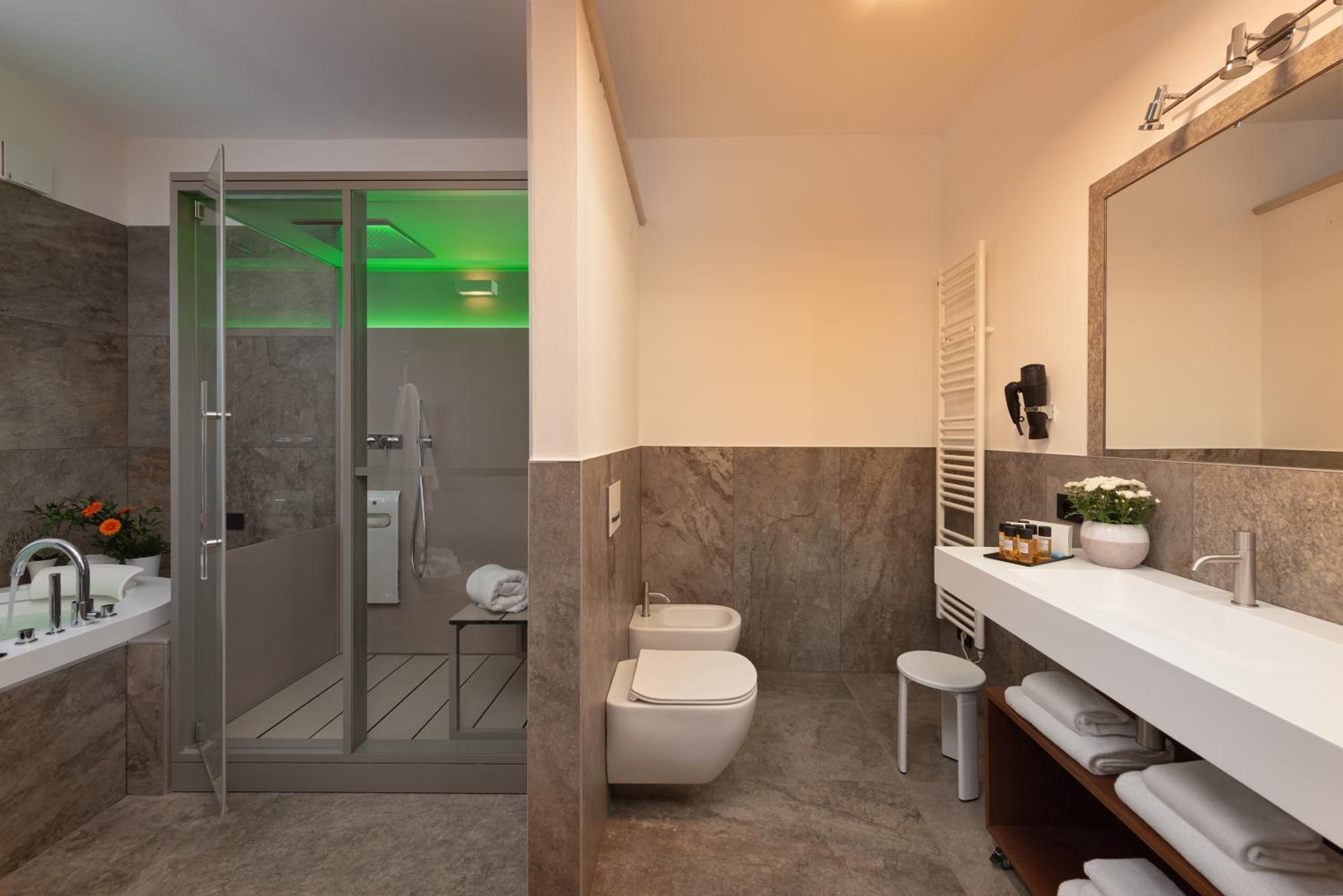 Junior Suite with Balcony photo 3