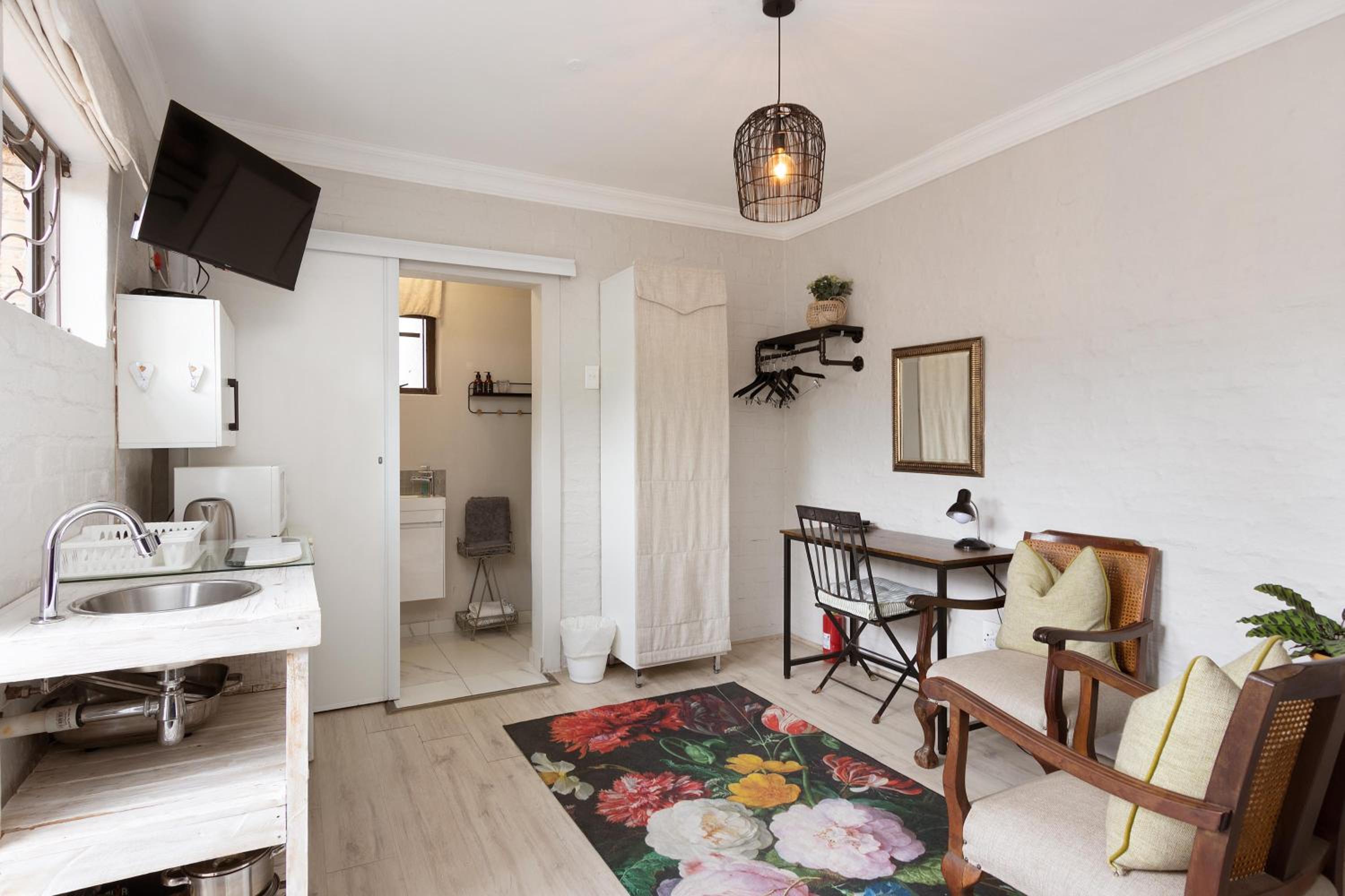 Studio Apartment photo 2