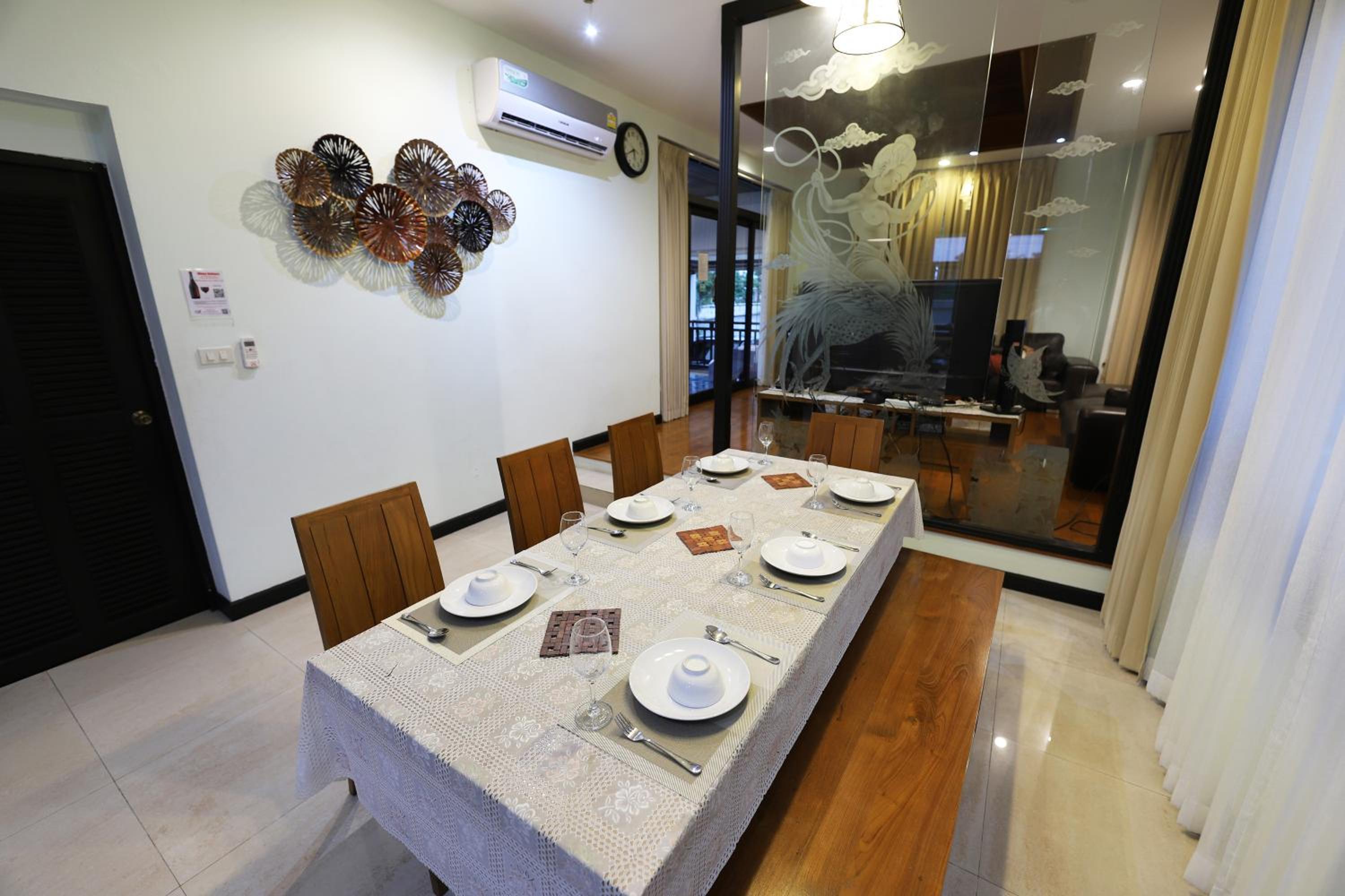 Villa with Private Pool - Photo 30