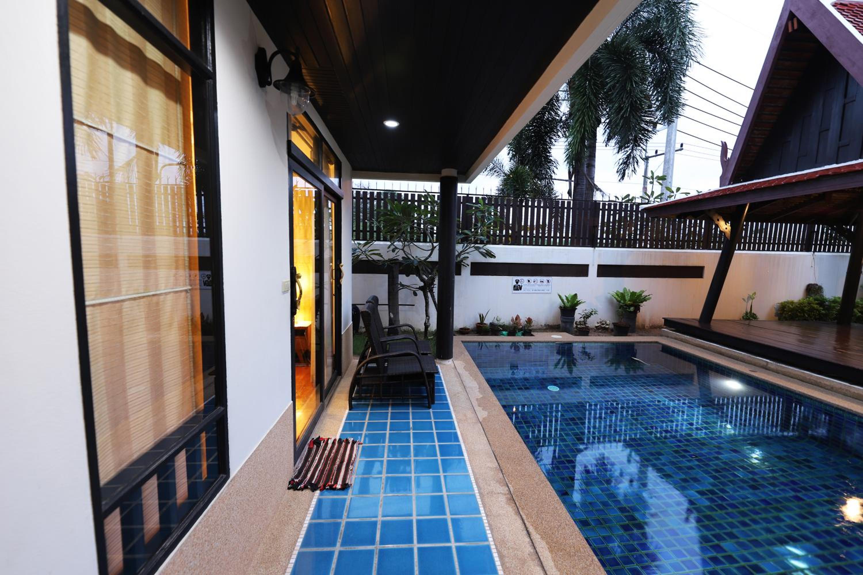 Villa with Private Pool - Photo 24