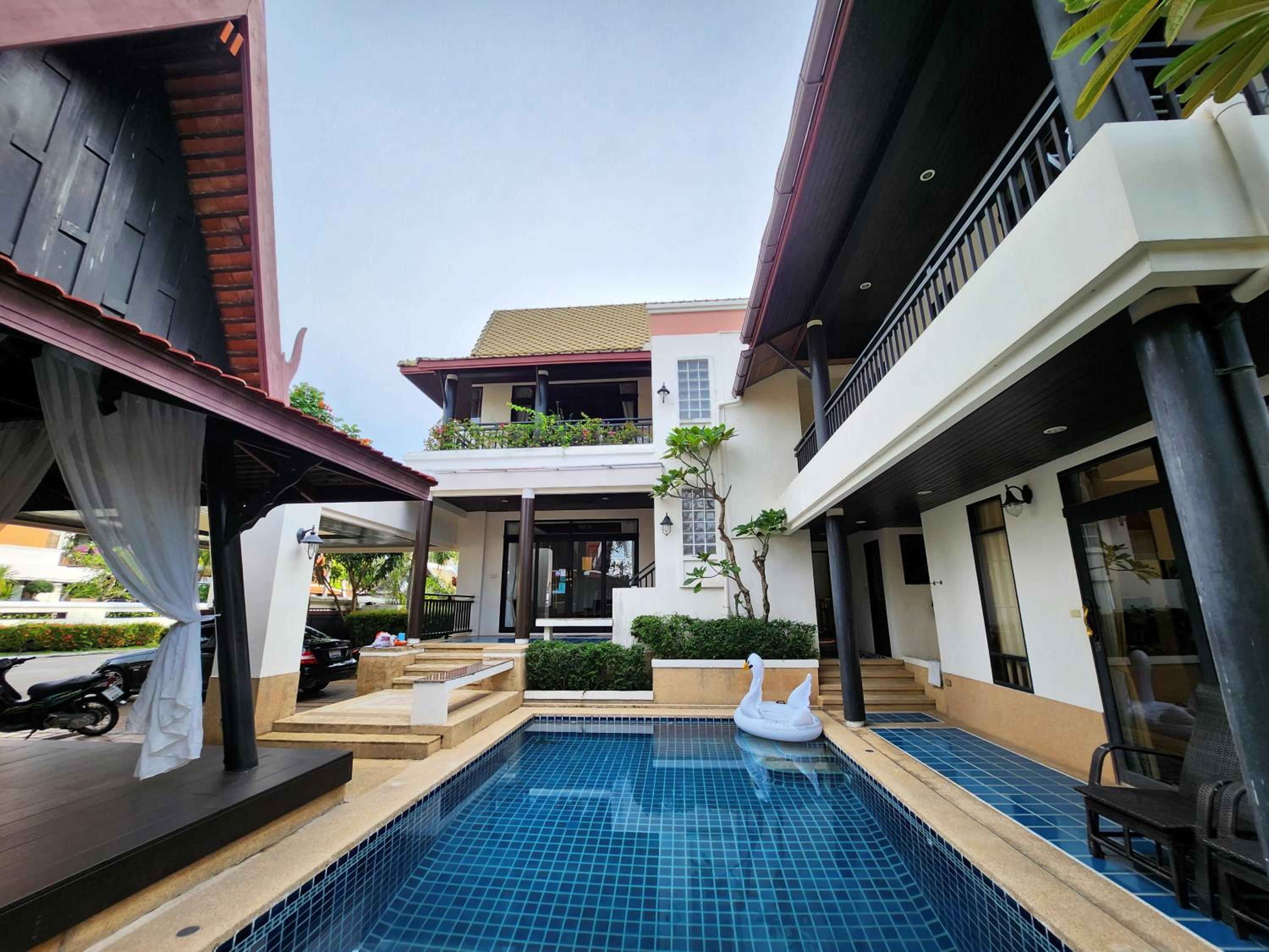 Villa with Private Pool - Photo 19