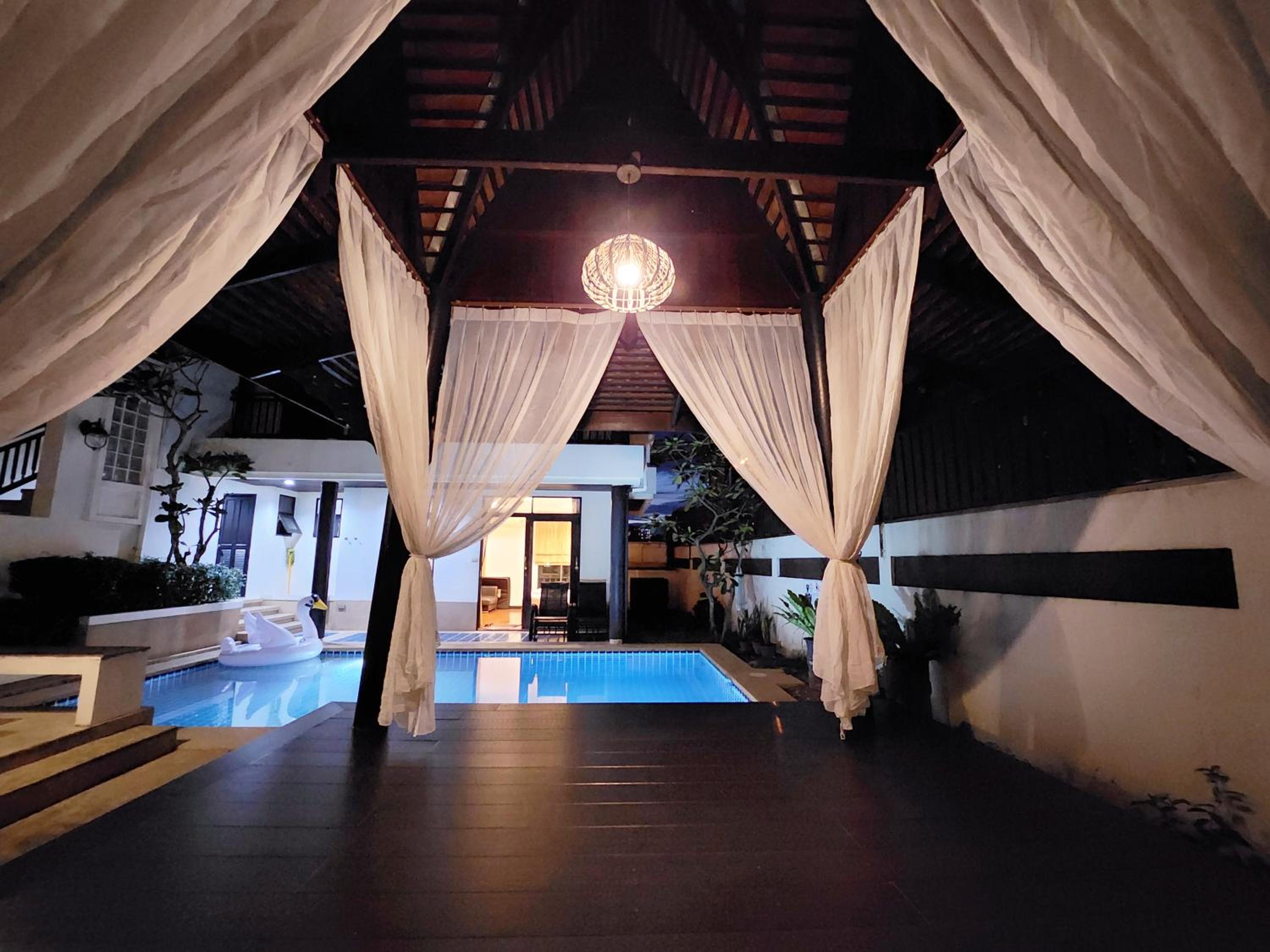 Villa with Private Pool - Photo 17