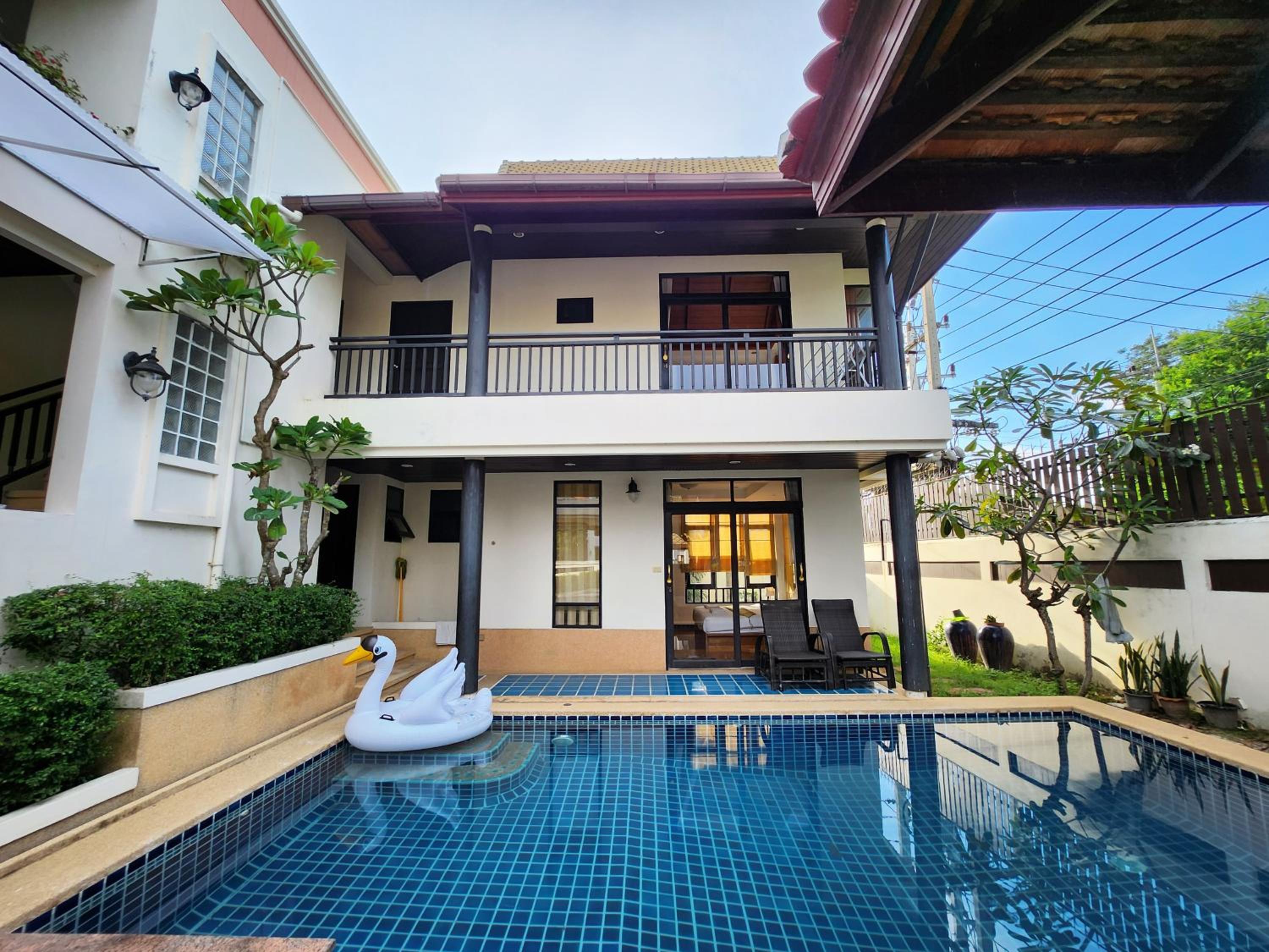 Villa with Private Pool - Photo 16