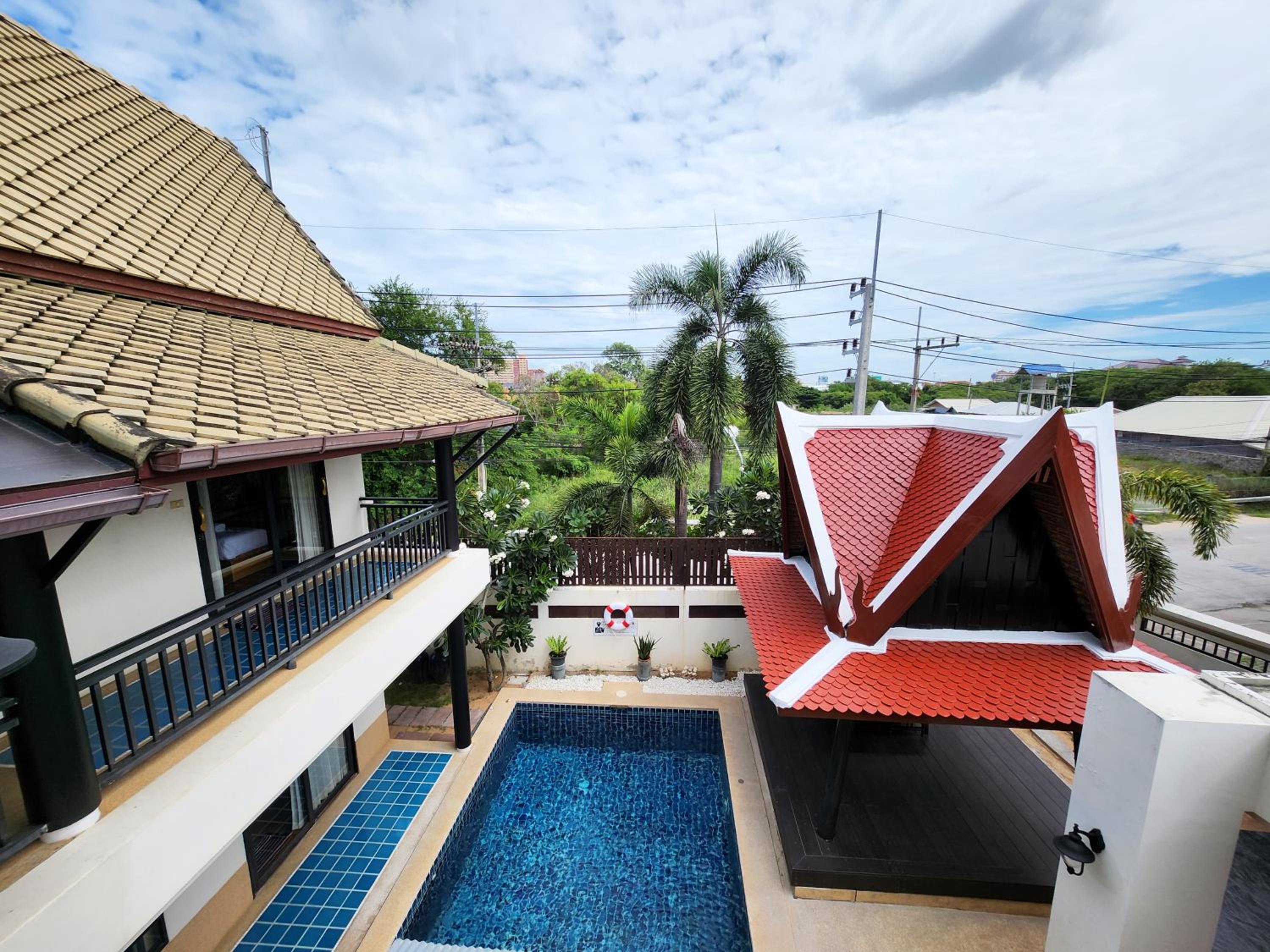 Villa with Private Pool - Photo 12