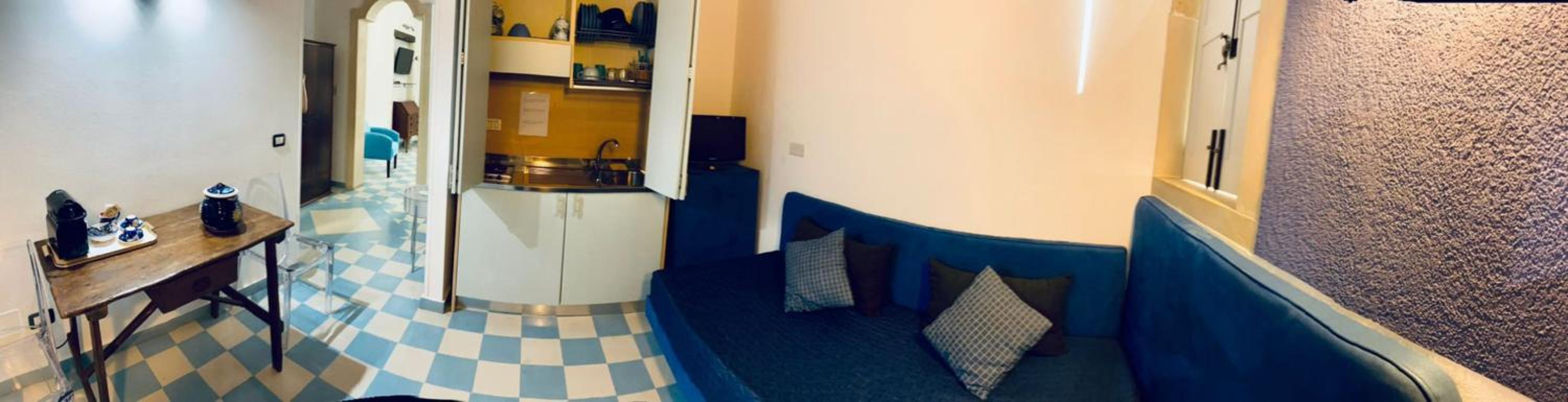 Classic Suite with Balcony - Photo 4