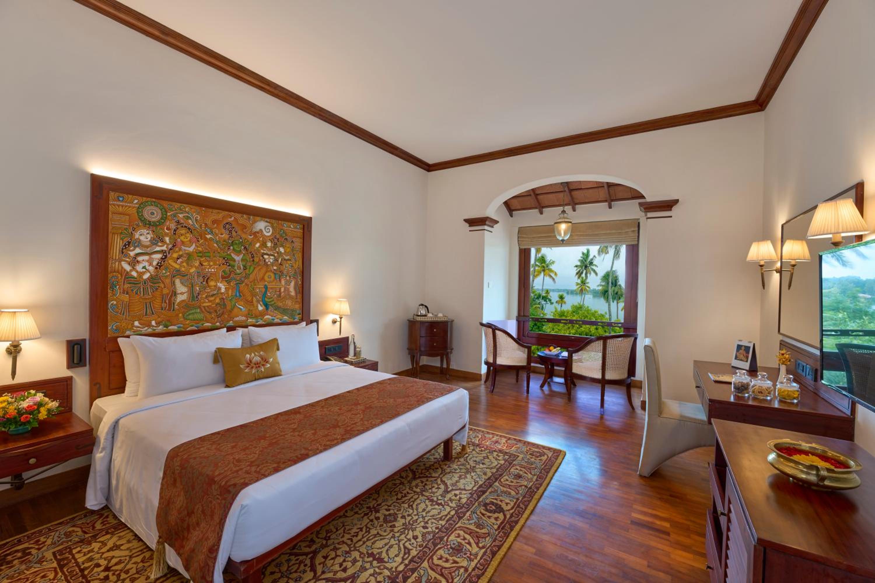Grand Heritage Lake View King