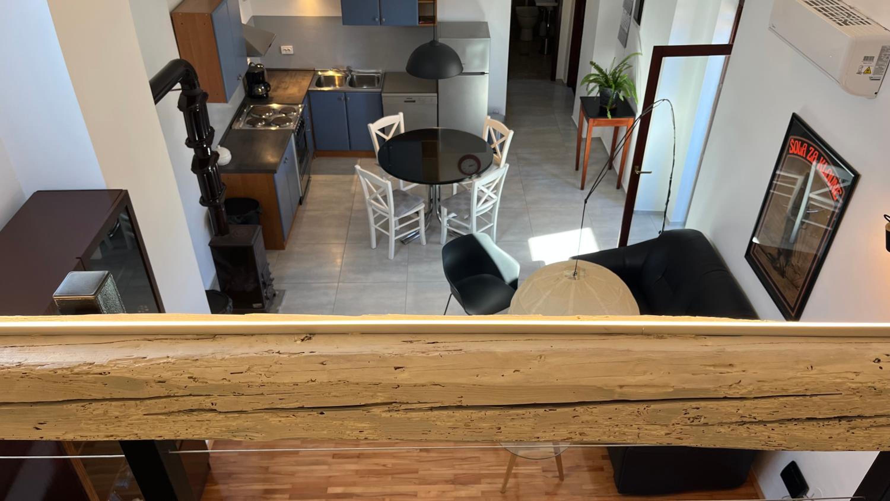 Apartment with Balcony - Photo 2