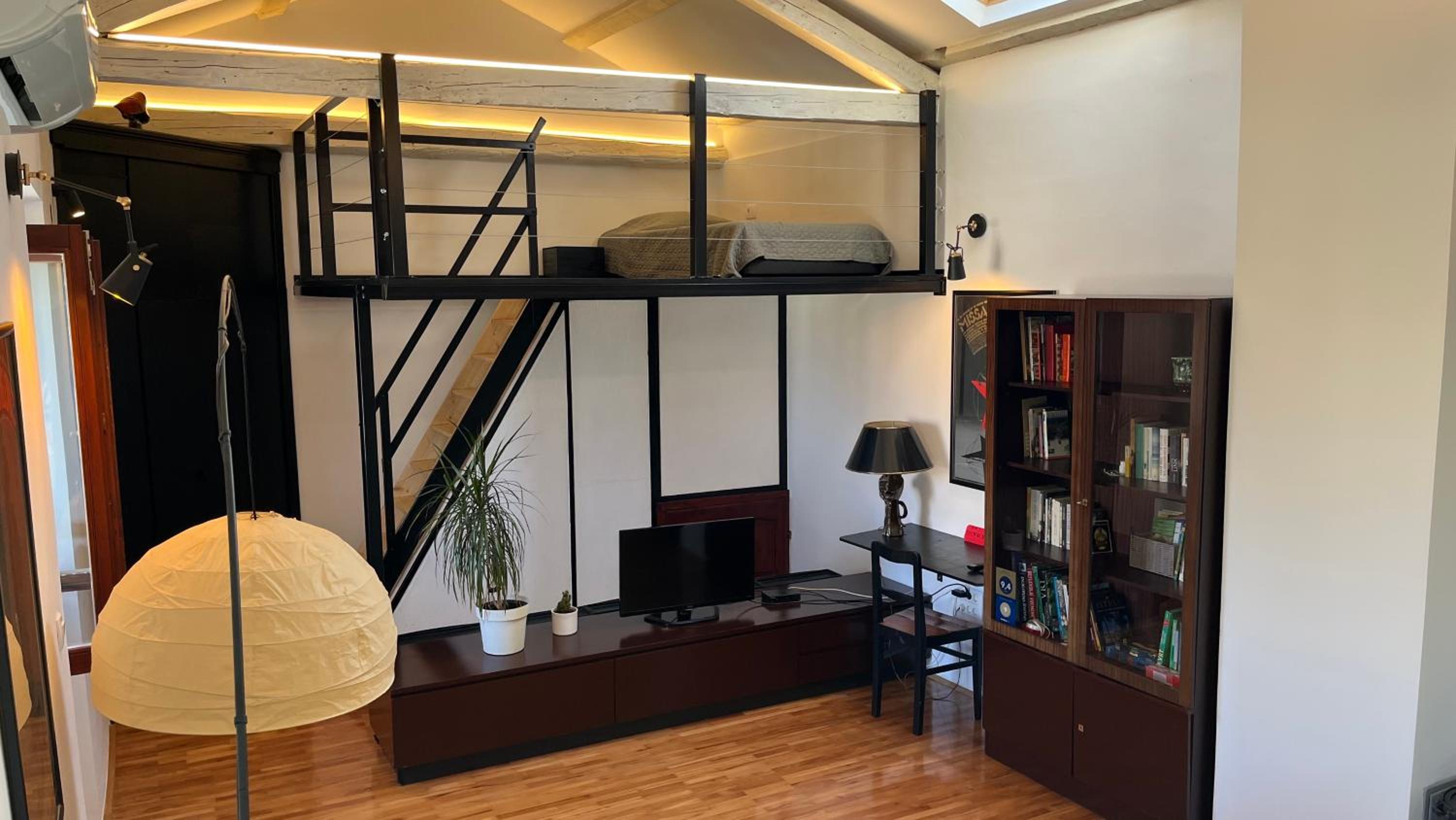 Apartment with Balcony - Photo 31