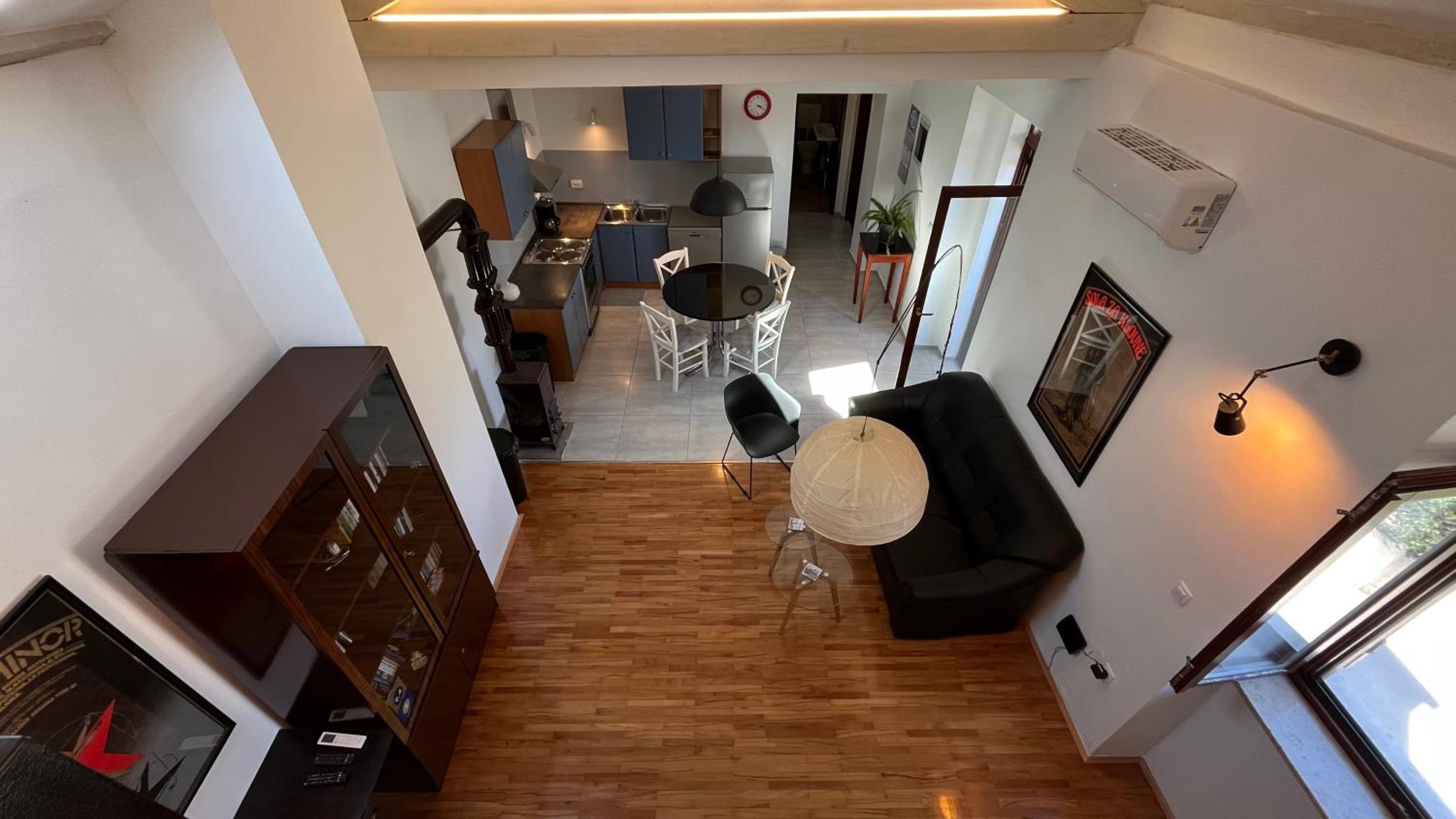 Apartment with Balcony - Photo 30